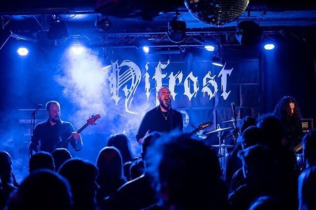 Playing live on Inside on saturday with @blodhemn_official!  Here&rsquo;s a picture from last time We played with blodhemn on inside. 📸: @jarlehm 
#concert #tnbm #nifrost #blodhemn #concertphotography #livemusic