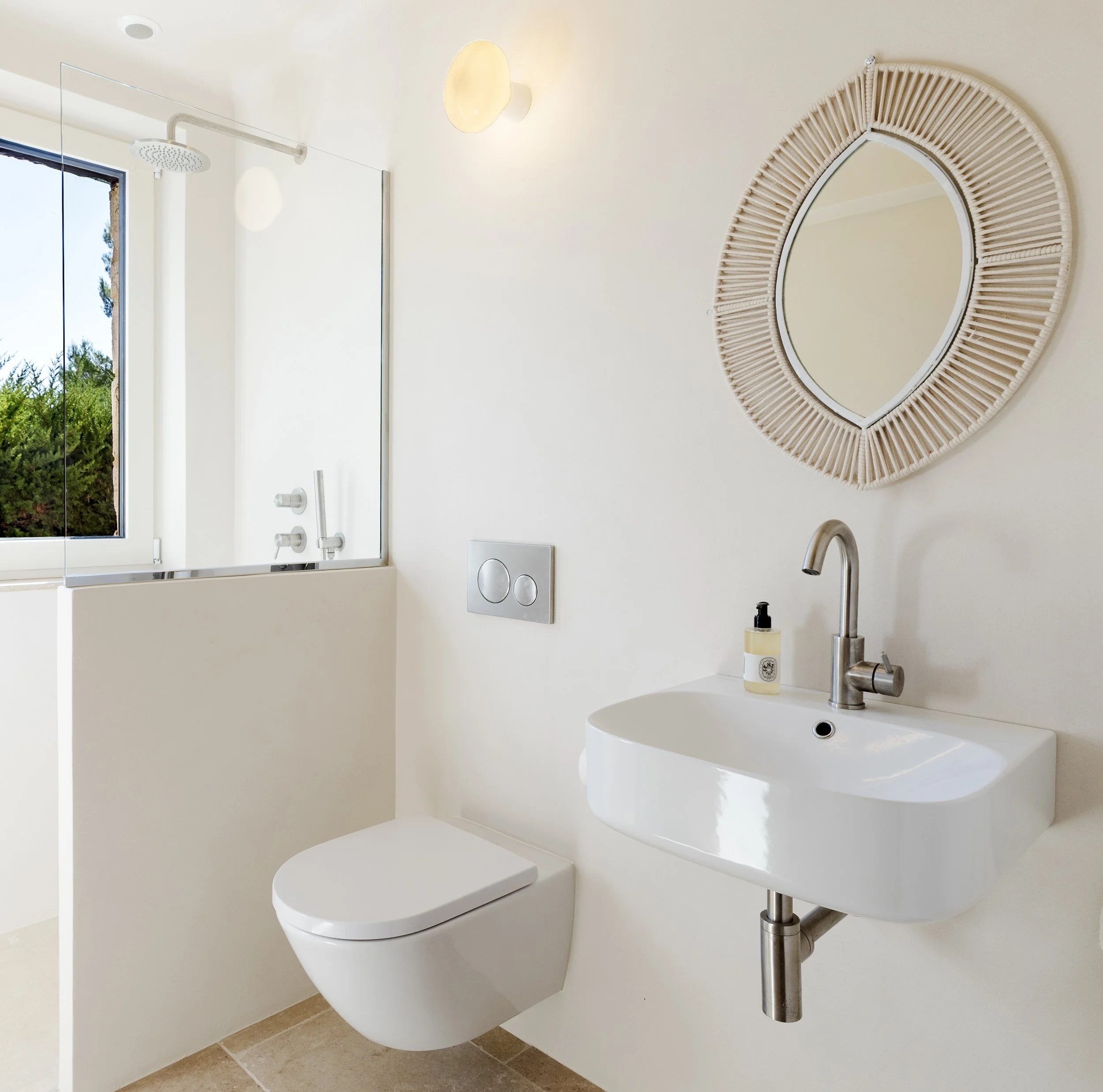 bathroom 3.jpg