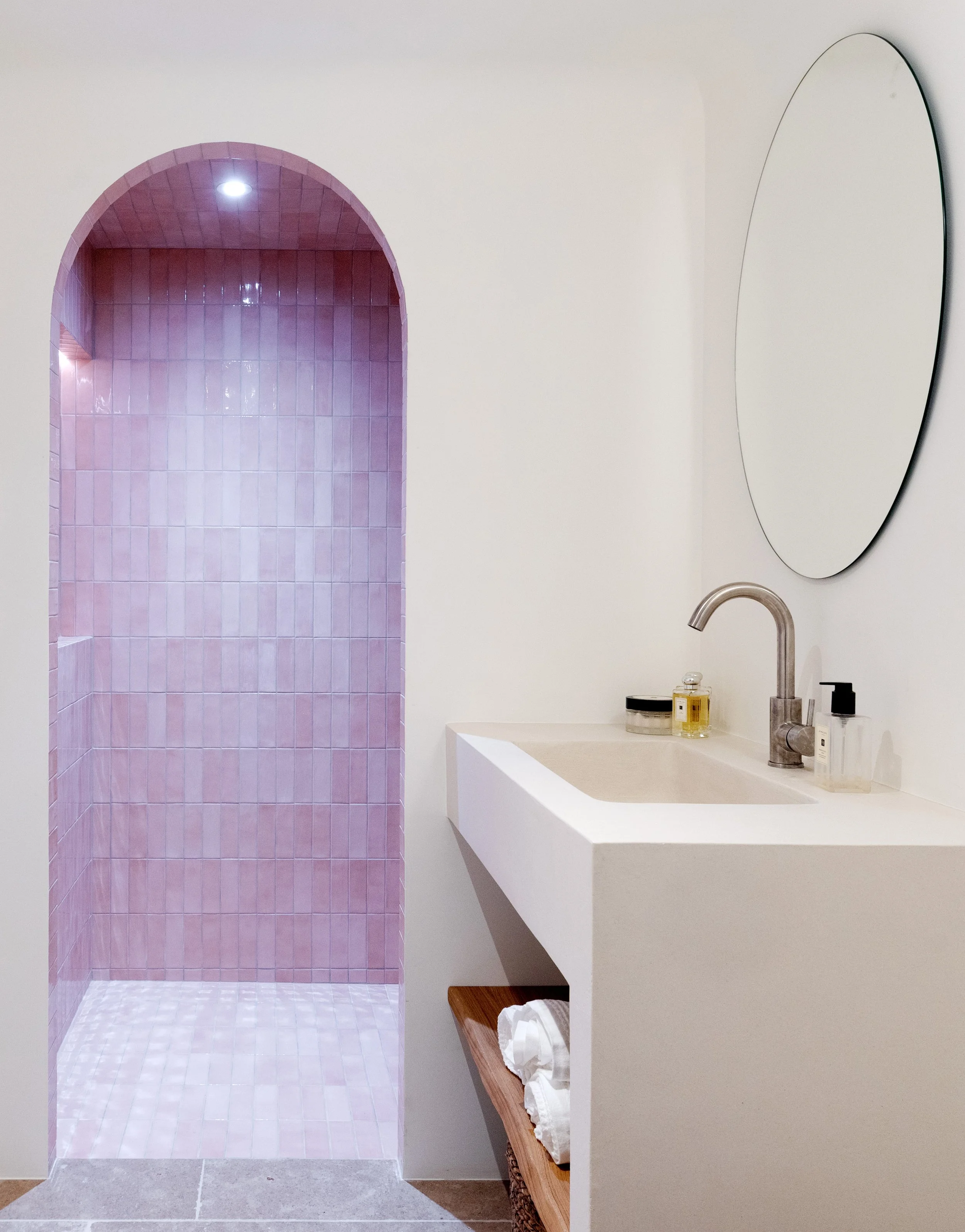 bathroom 1.jpg