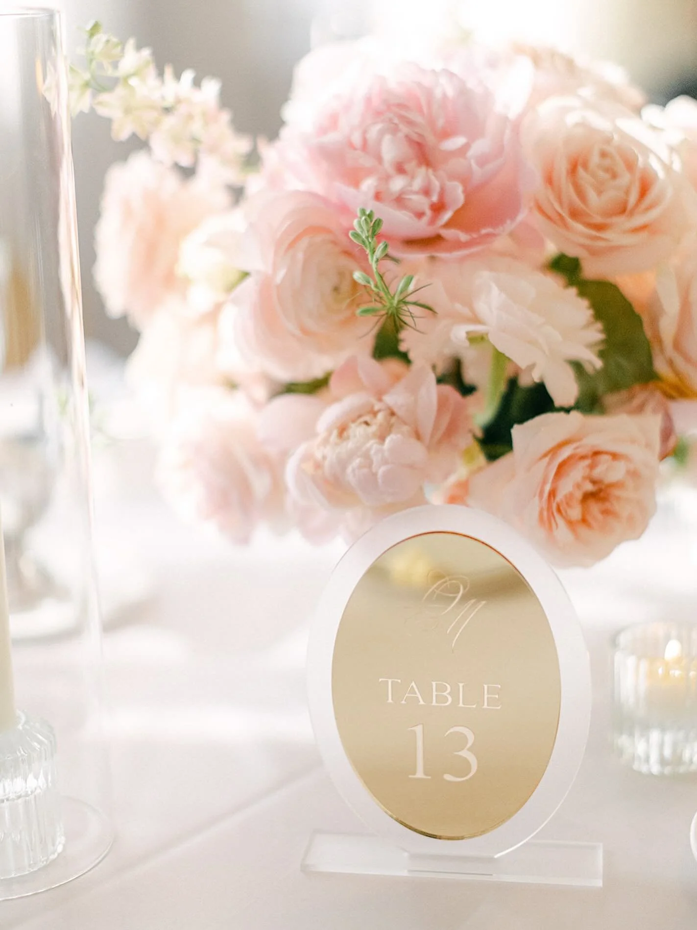 Every table number deserves to be this glam and golden ✨ 

@chloeluka 
@boldlychicevents 
@bellasorellafloraldesign