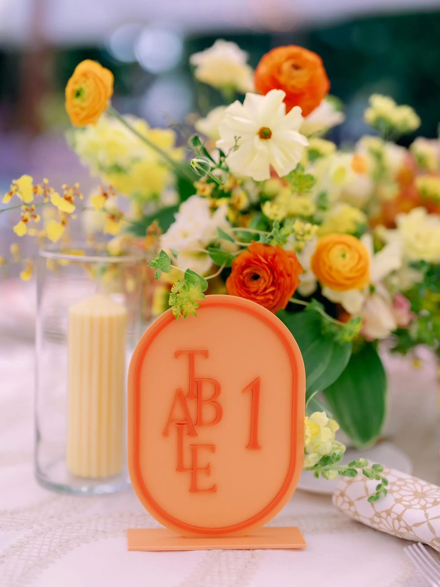 Acrylic in every C O L O R 🪸🌼🍑🍉💙

Another collaboration with and designed by the talented @katieknowlesdesign 

Photo: @clayaustin 
Floral: @petalosofloraldesign 
Venue: @gibbesmuseumevents 
Planner: @emmaiveyevents 
Linens: @bbjlatavola 
Tablet