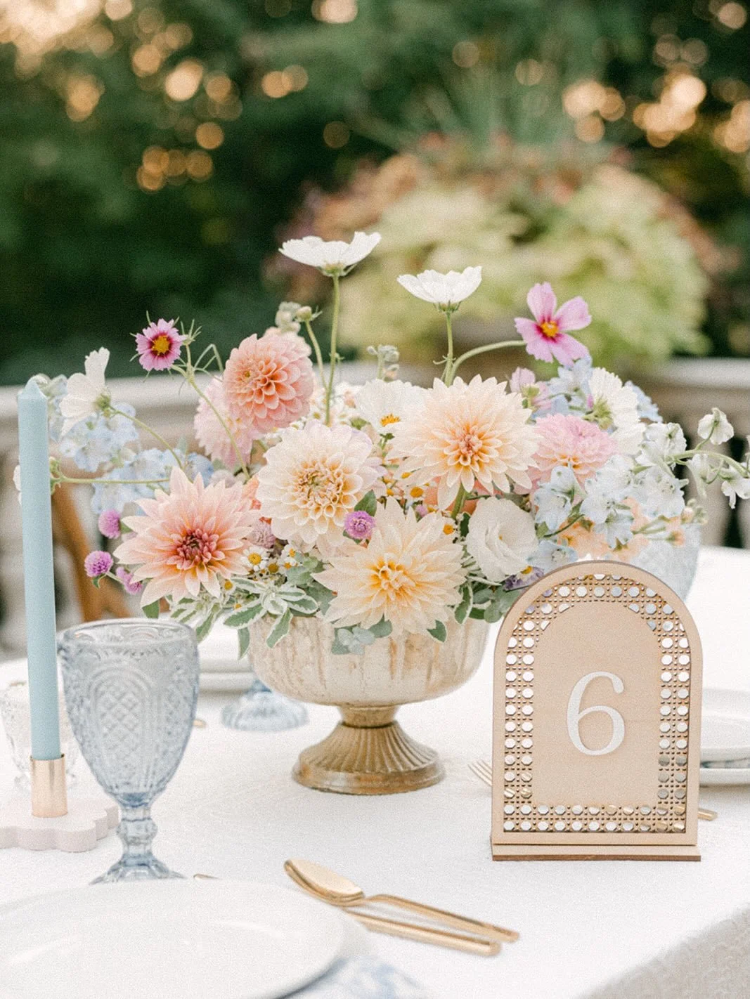 Soft pastels, scallop drink charms, and birch rattan table numbers all lookin&rsquo; goooood together 🕊️