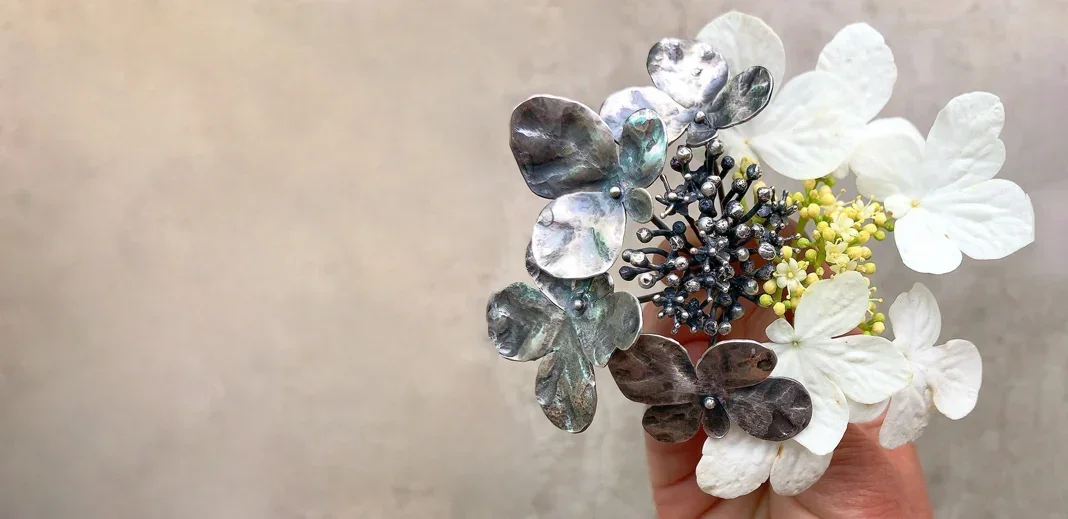 flower_sculpture.webp