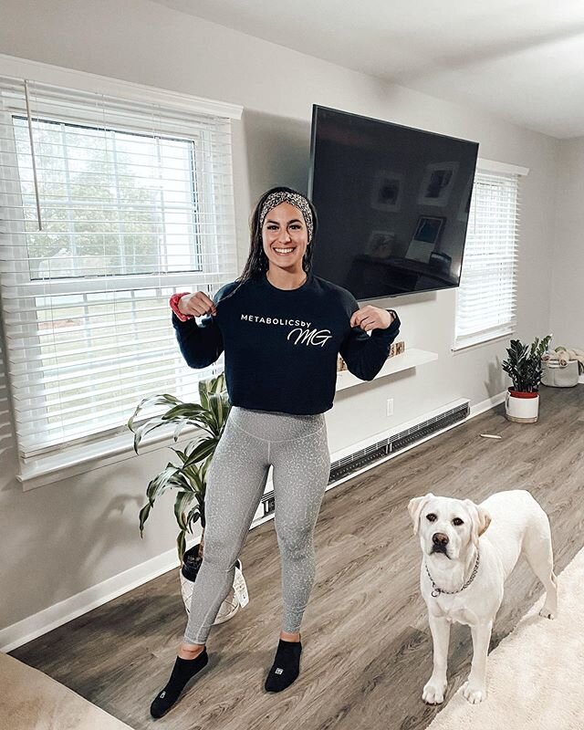 APPRECIATION POST 👯&zwj;♀️
&bull;
Today, I received this CUTIE cropped sweatshirt from my bestie @rosalie.d.c 😭 Not sure what I did to deserve the AMAZING friends and support system I have but I can assure you that my hype squad is TOP NOTCH 🤍
&bu