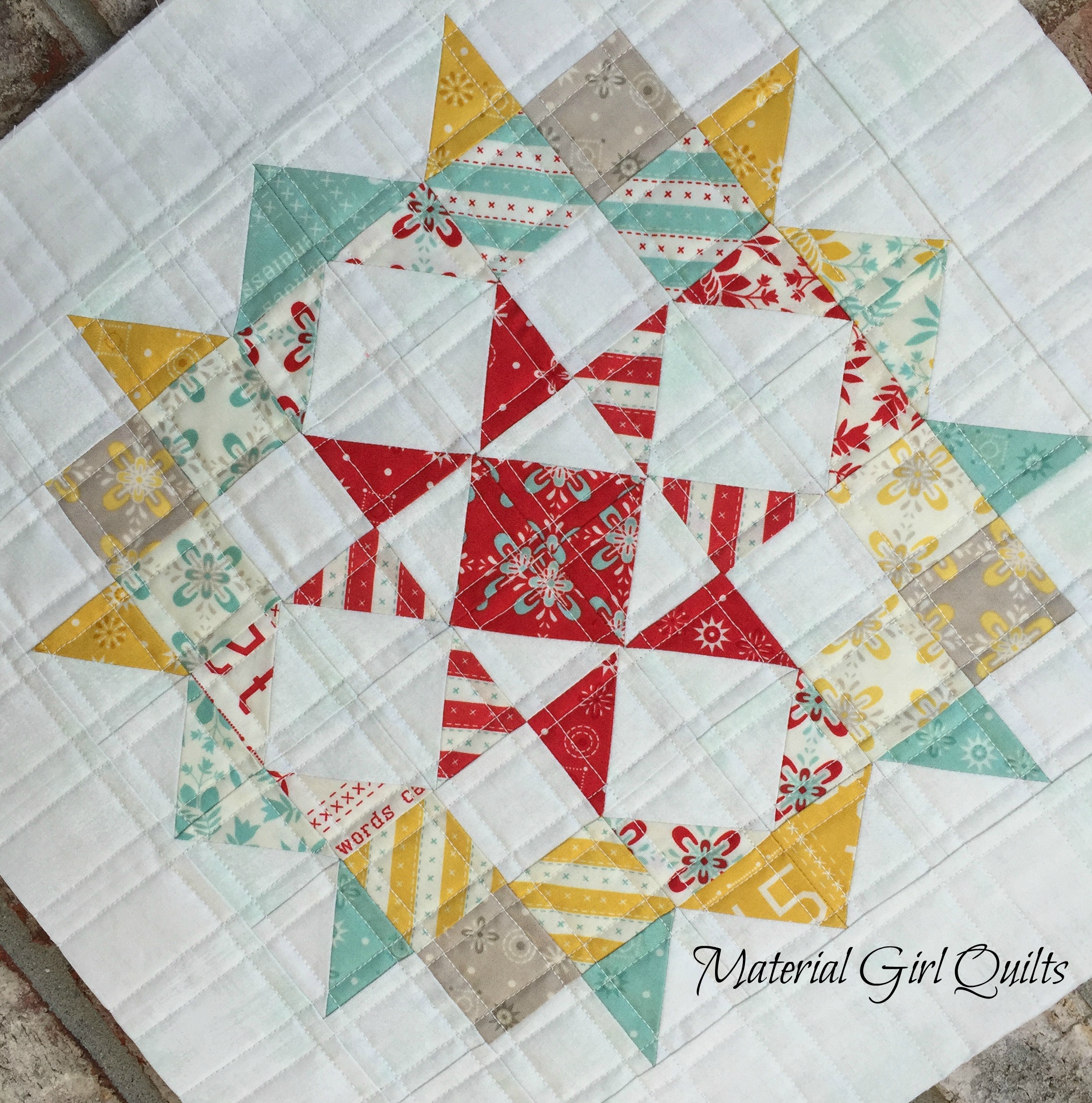 mini-moda-love-pillow-top.jpg