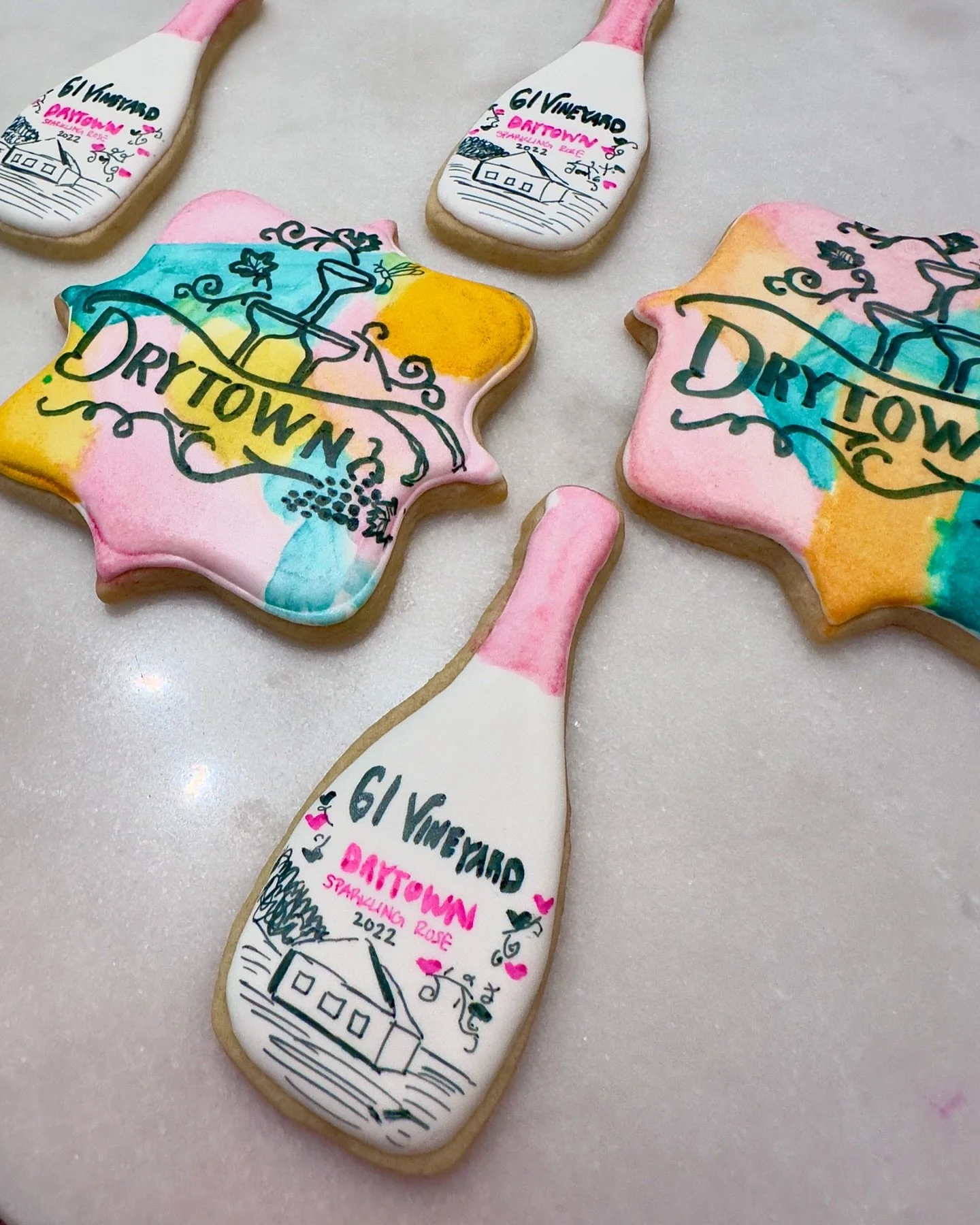 Commemorating @61vineyard&rsquo;s sparking ros&eacute; release with very special custom sugar cookies! Thank you @sparkandbuzz for your vision and logo creation. Can confirm the ros&eacute; is *chefs kiss 💋🤌🏼* ⠀⠀⠀⠀⠀⠀⠀⠀⠀⠀⠀⠀⠀⠀⠀⠀⠀⠀⠀⠀⠀⠀⠀⠀⠀⠀⠀⠀⠀⠀⠀⠀⠀⠀⠀⠀⠀
