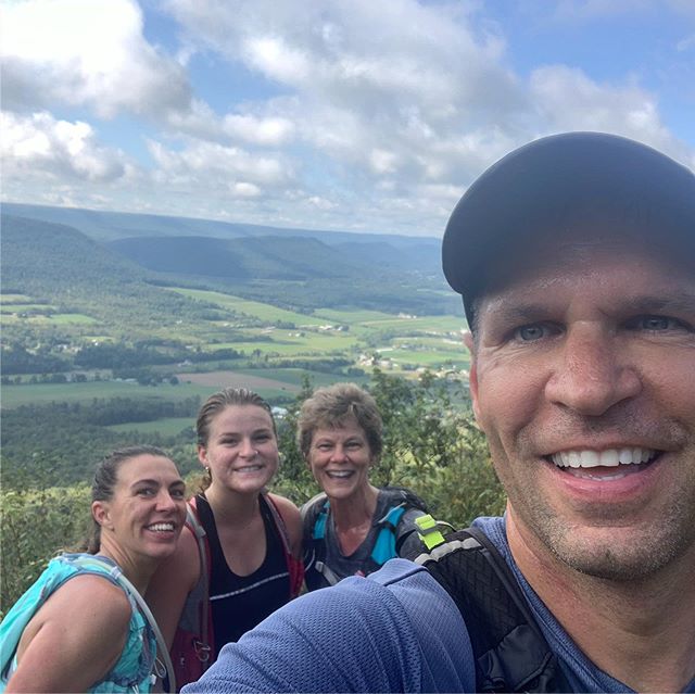 Never know who you&rsquo;re going to run into on the Boulder Beast course. Great day on the trails with these ladies!!! #boulderbeast #boulderbeast2019 #rocksylvaniatrailseries #patraildogs