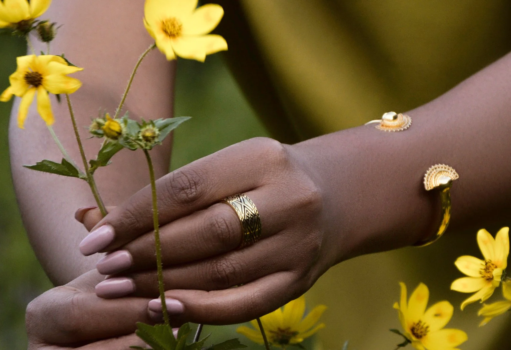 yenae gold ethiopian jewelry macro photography _9408.jpg