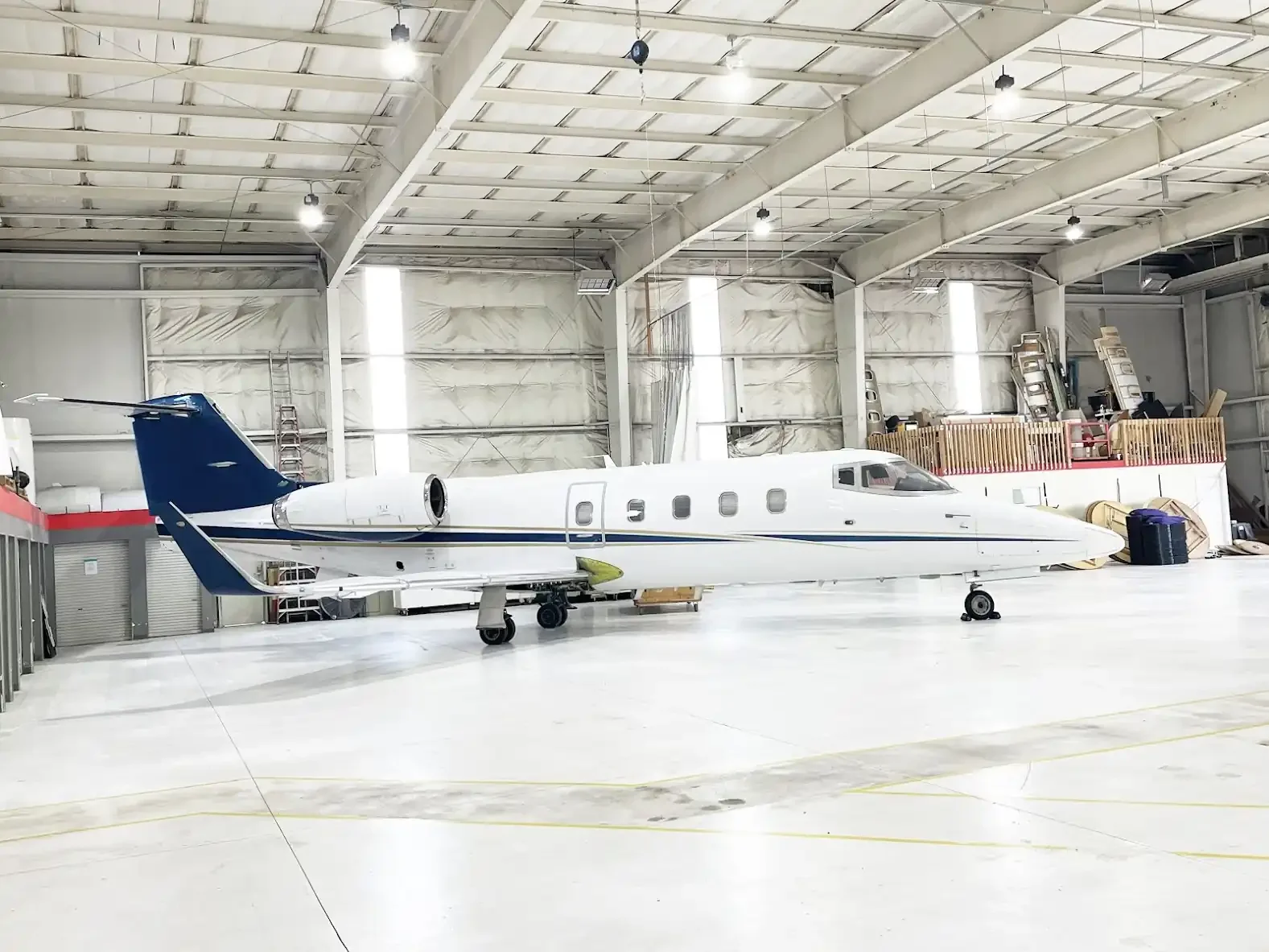 HagganAviation_Lear60_BlueGold.webp