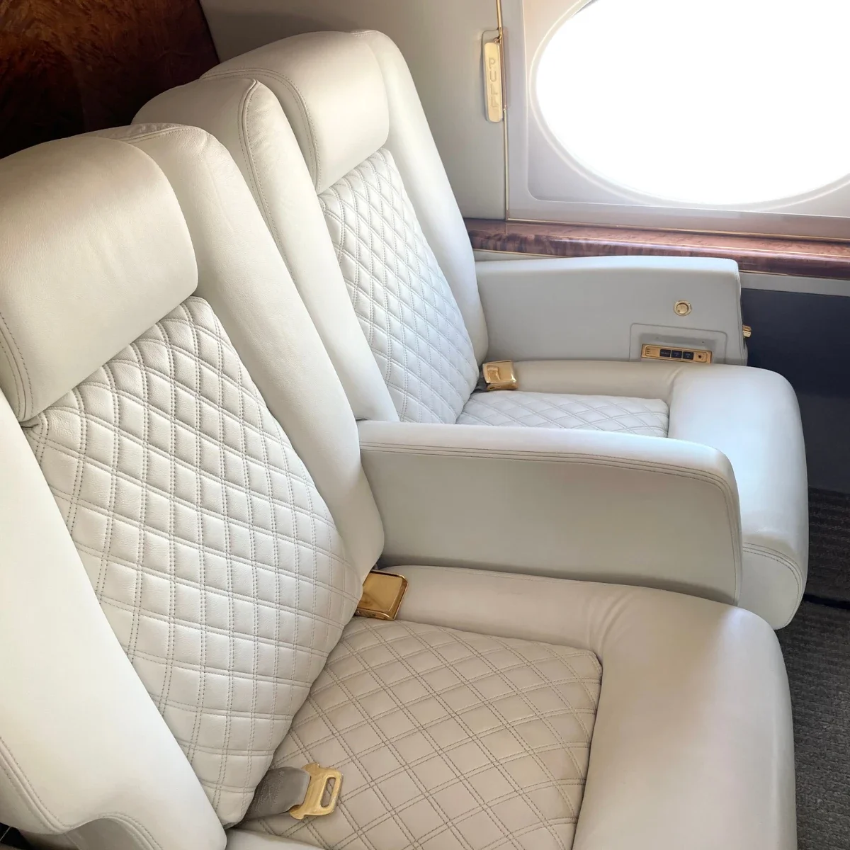 Premium leather seating in Gulfstream cabin
