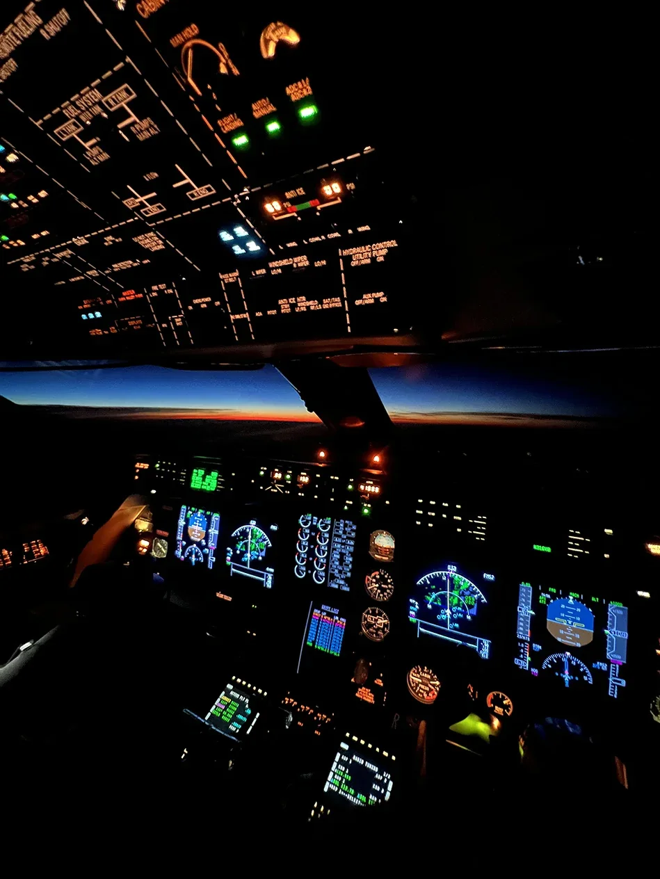 Gulfstream avionics cockpit panel