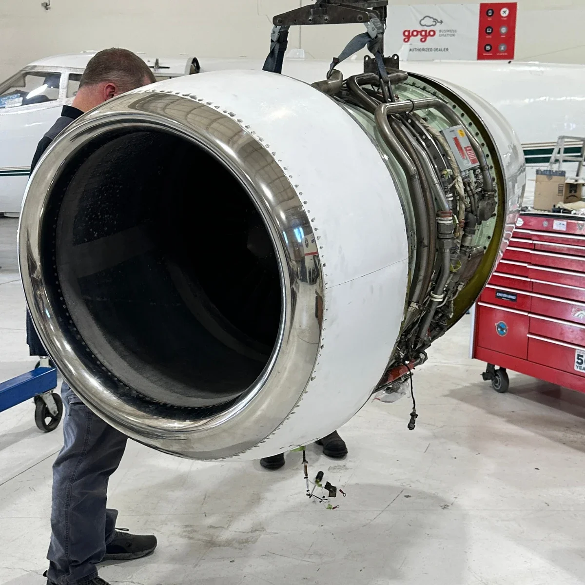 Haggan Aviation Learjet 55 engine removal at KAPA