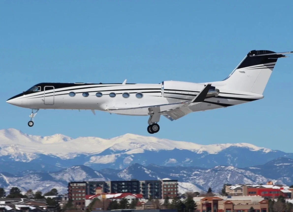 Gulfstream GIV flying out of KAPA after Starlink installation