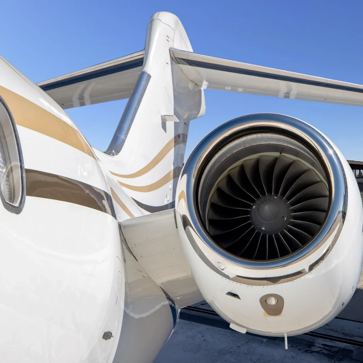 Bombardier Challenger – Haggan Aviation KAPA Denver