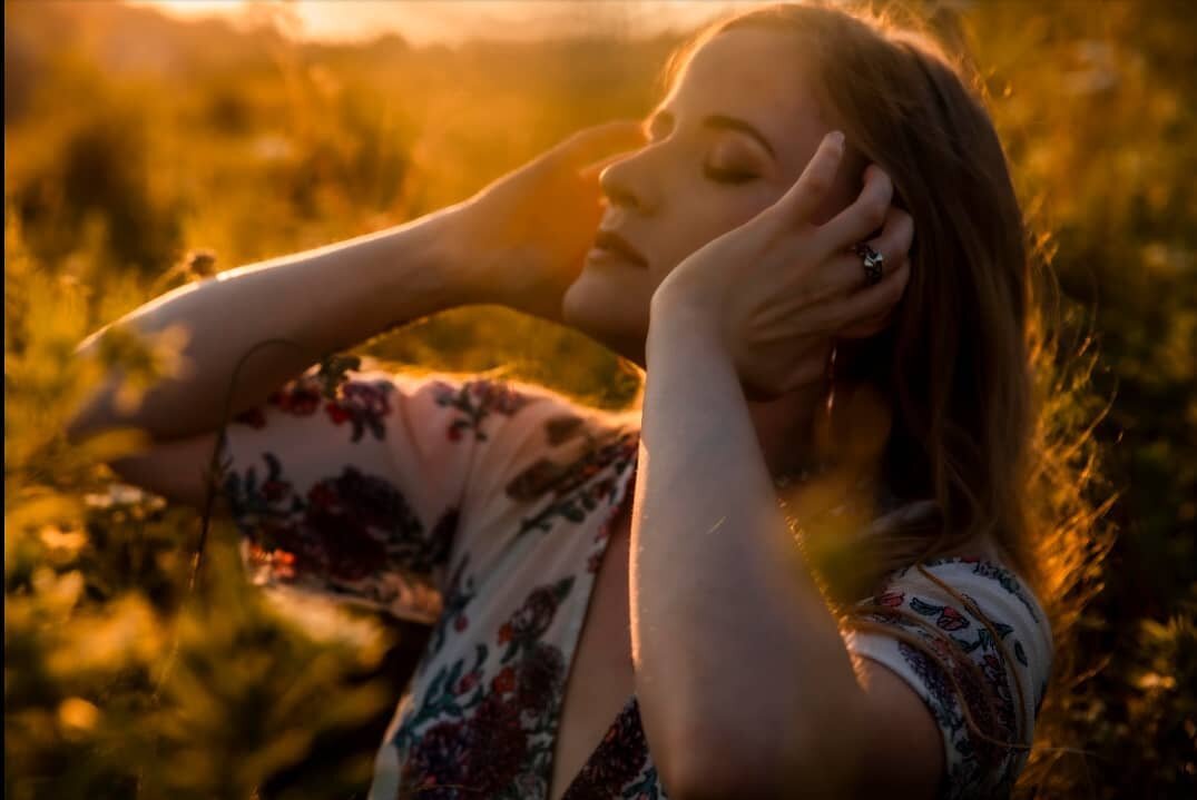 &quot;Well, I've been afraid of changin'
'Cause I've built my life around you.
But time makes you bolder,
Even children get older
And I'm gettin' older, too.&quot;

#portraitphotography #portrait #goldenhour #sunset #models #summer #fleetwoodmac #wor