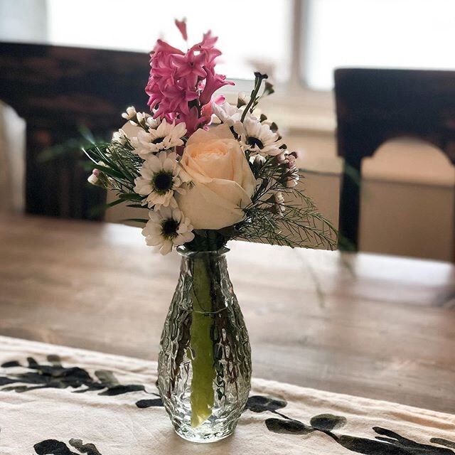 I needed a little taste of spring on this cold Michigan day, so I stopped by my friend Brenda&rsquo;s shop @hellotandemstudio and treated myself to this adorable arrangement. Isn&rsquo;t it cute?