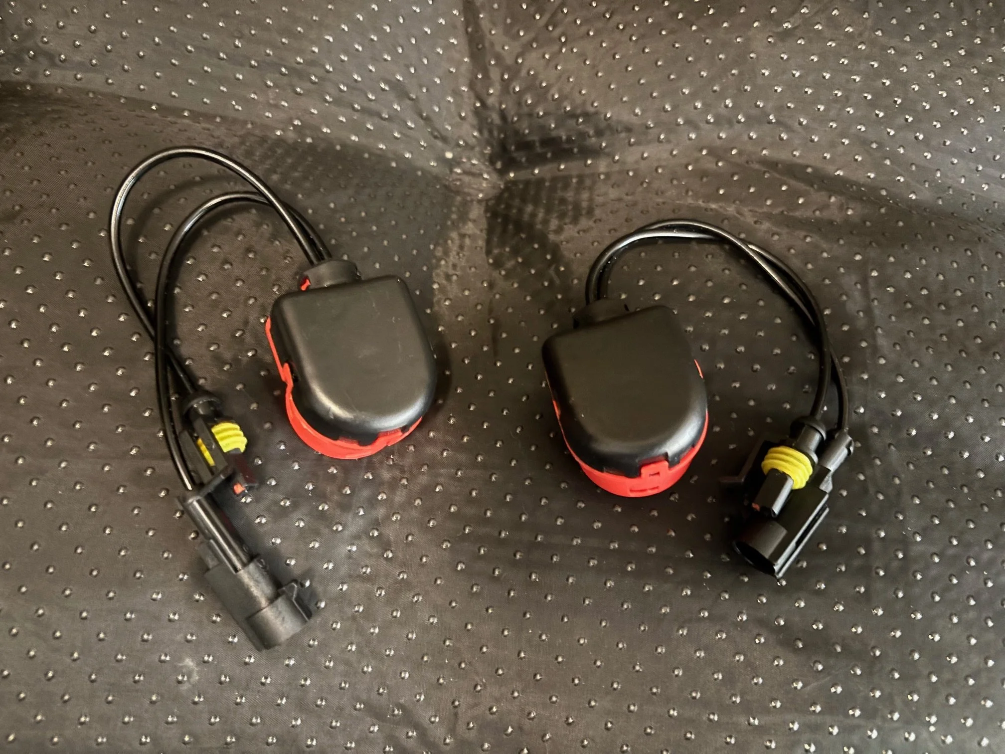 D2S HID Universal Plugs