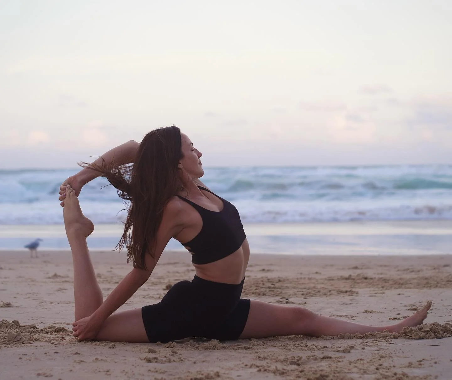 Gold Coast golden hour outtakes with the talented @kyla.clausell ✨🌞🌊

Australia is a dream and I am overwhelmingly grateful for this journey with my family.

I&rsquo;m enjoying the last couple of days here in 🇦🇺 in Sydney before I fly to Rio de J