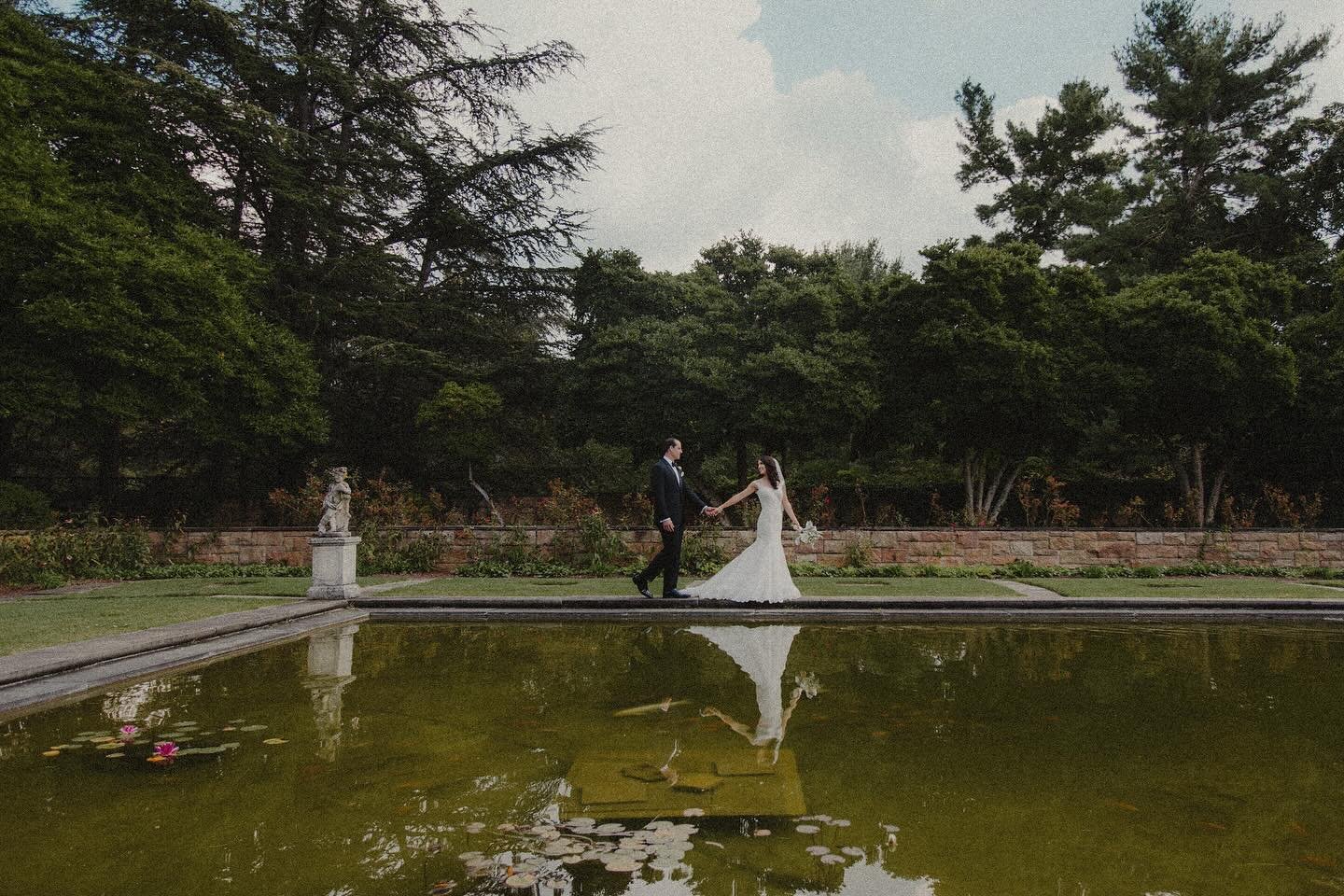wedding snap stroll by the pool garden

#newyorkweddingphotographer #brooklynweddingphotographer #elopementphotographer #hudsonvalleyweddingphotographer #destinationweddingphotographer #cottagewedding