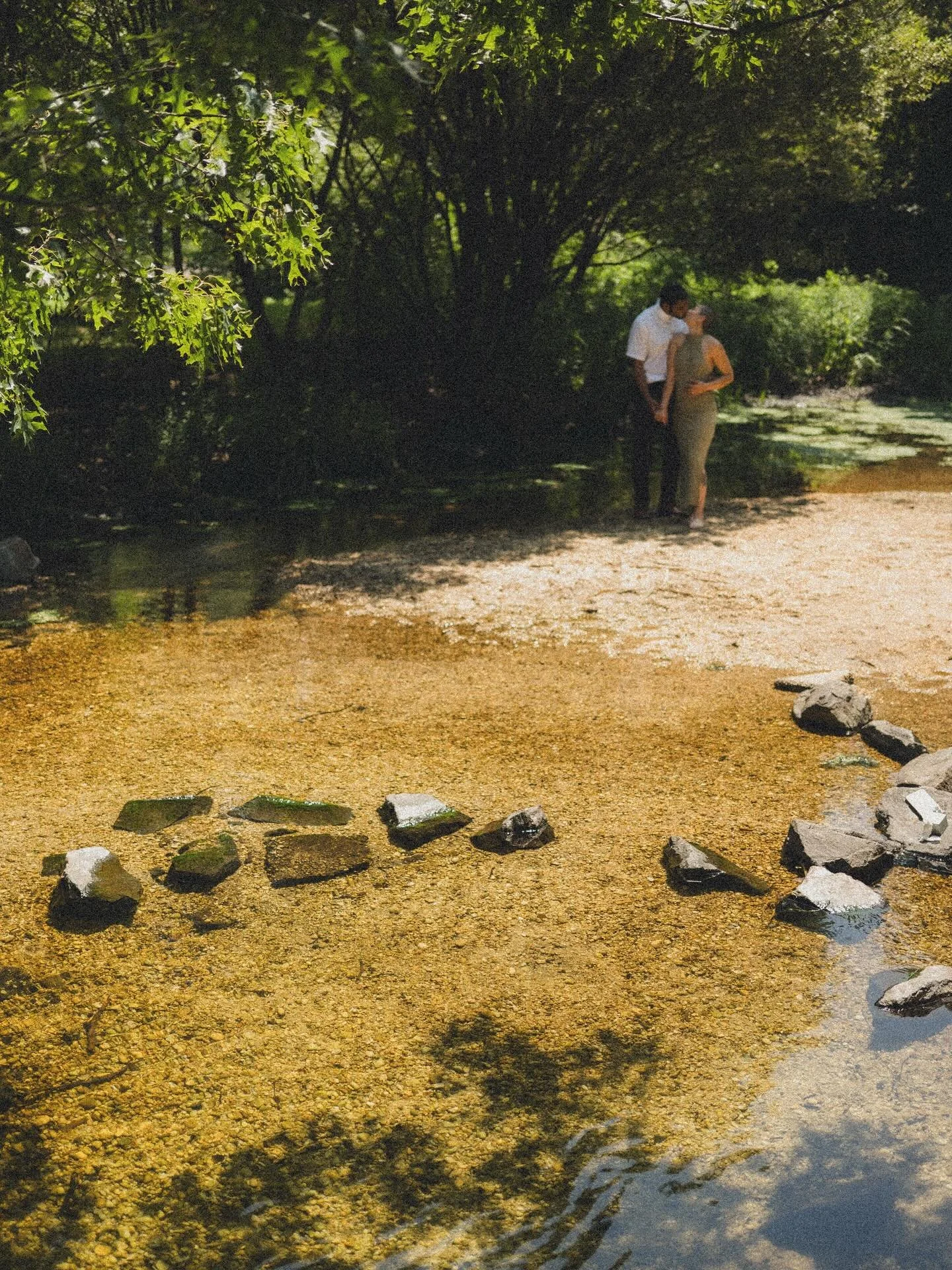 couple snap by the creek 

#engagementphotographer #engaged #proposal #nycweddingphotographer #brooklynweddingphotographer #couplephotoshoot