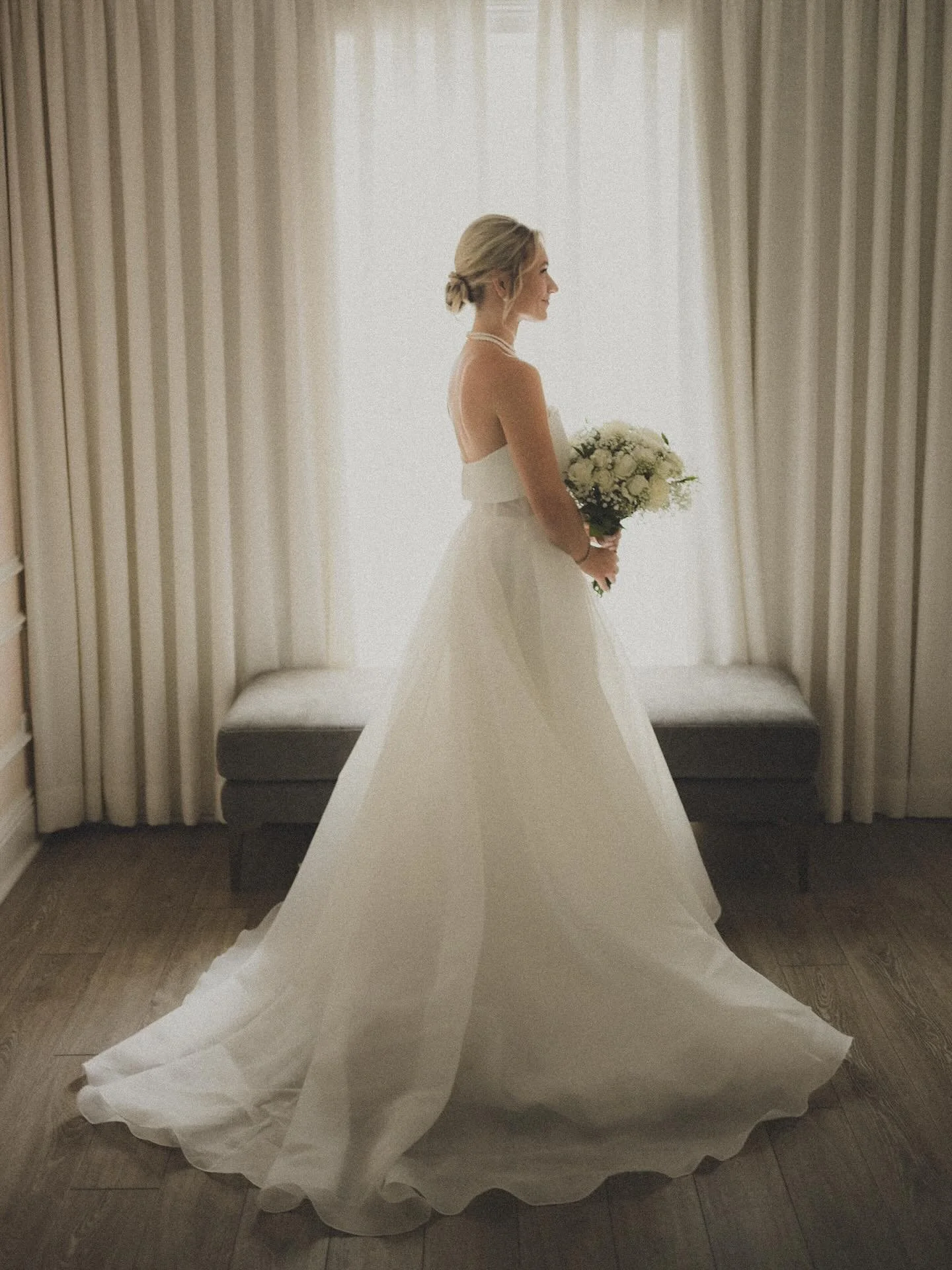 bride snap by soft backlight

#nycweddingphotographer #brooklynweddingphotographer #elopementphotographer #brideportrait #weddingsnap #weddinginspo