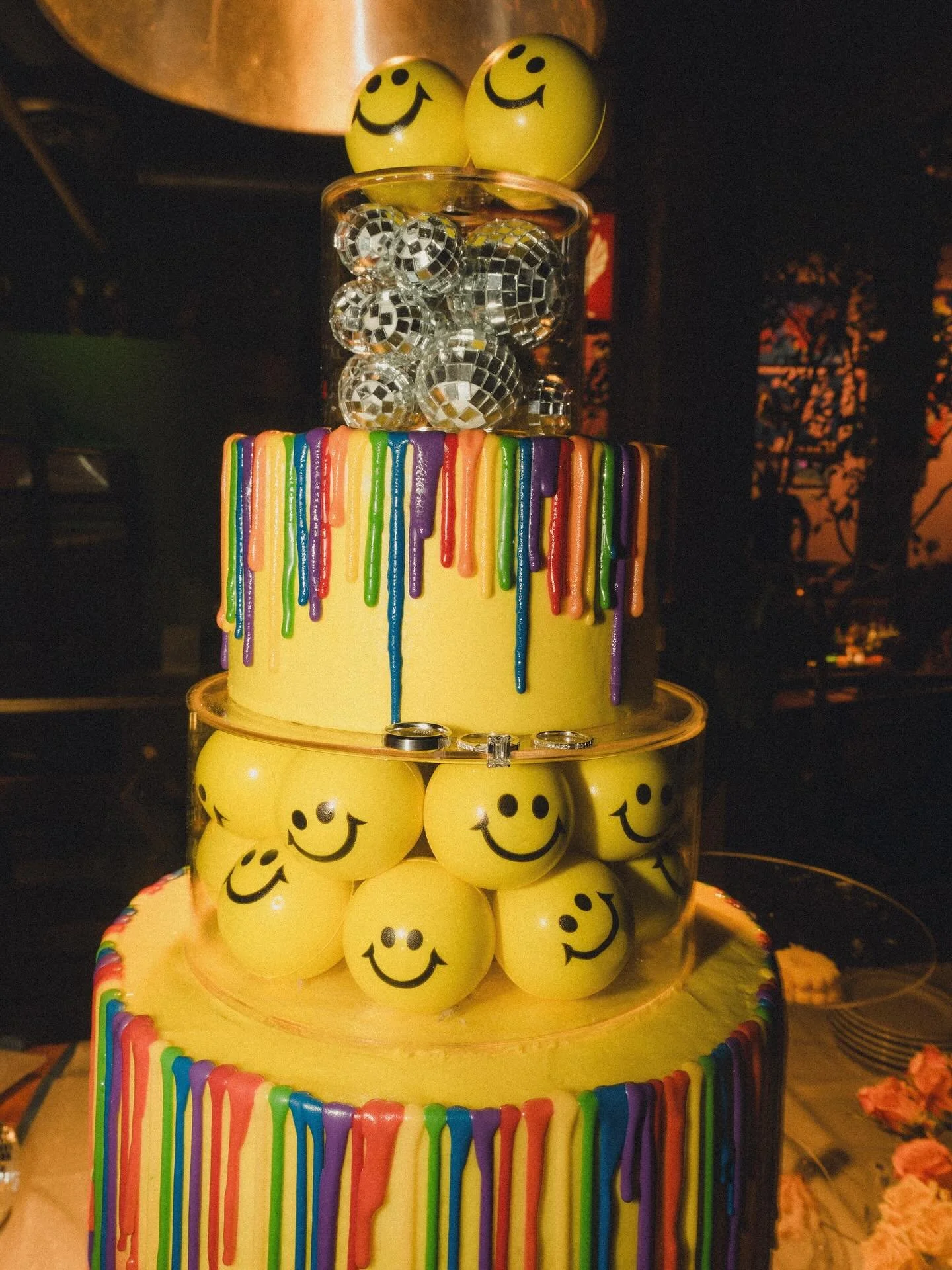 wedding cake snap ready for halloween 🎃💀👻

#nycweddingphotographer #brooklynweddingphotographer #weddingdecors #halloweenwedding #weddinginspo #weddingcakes