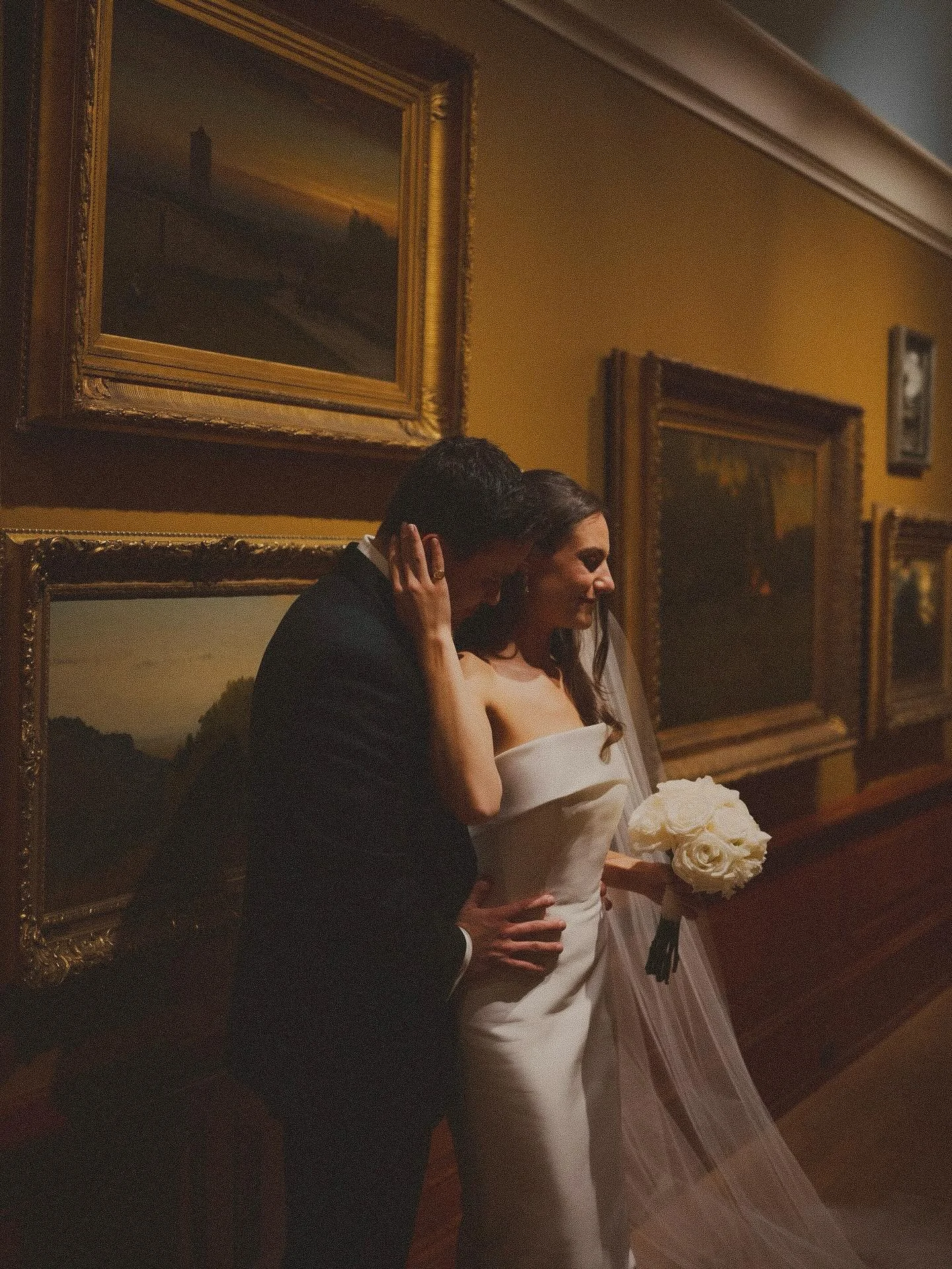 wedding snap at the museum moody tone

#nycweddingphotographer #brooklynweddingphotographer #museumwedding #elopementphotographer #weddinginspo #filmwedding