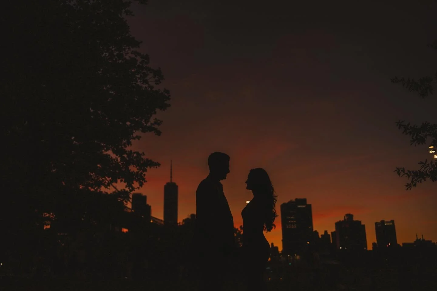 couple snap nyc in silouette 

#nycengagementphotographer #nycelopementphotographer #couplesnap #couplephotoshoot #engagedcouples