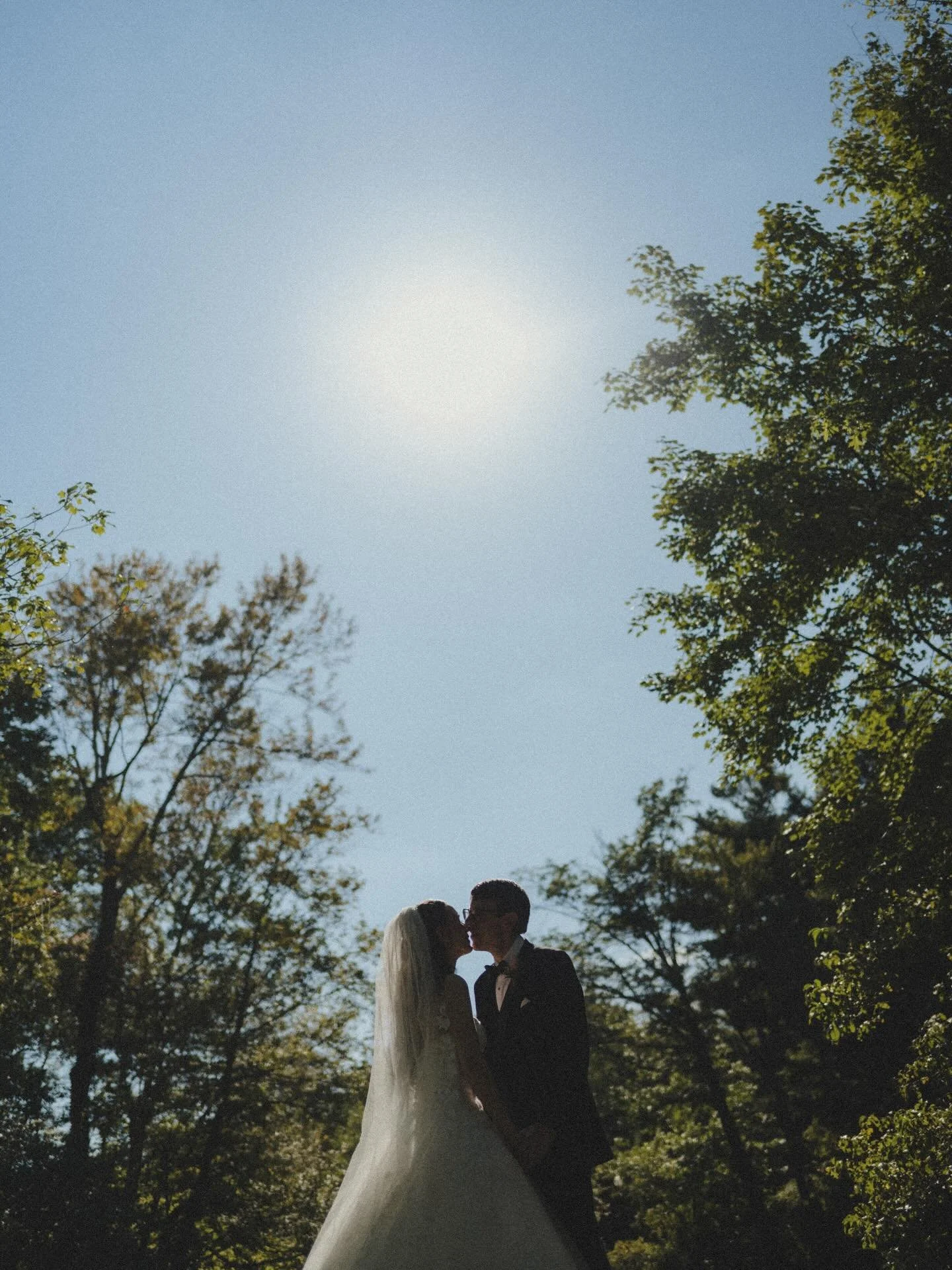 wedding snap during the mid sun

#nycweddingphotographer #brooklynweddingphotographer #filmweddingphotographer