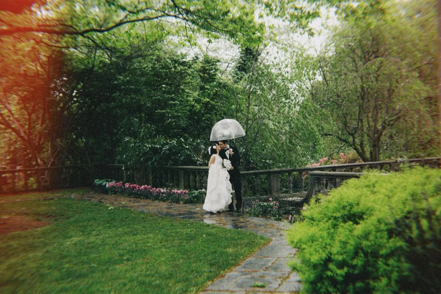 wedding snap couples kiss under the umbrella spring shower 

#nycelopementphotographer #nycweddingphotographer #nycengagementphotographer