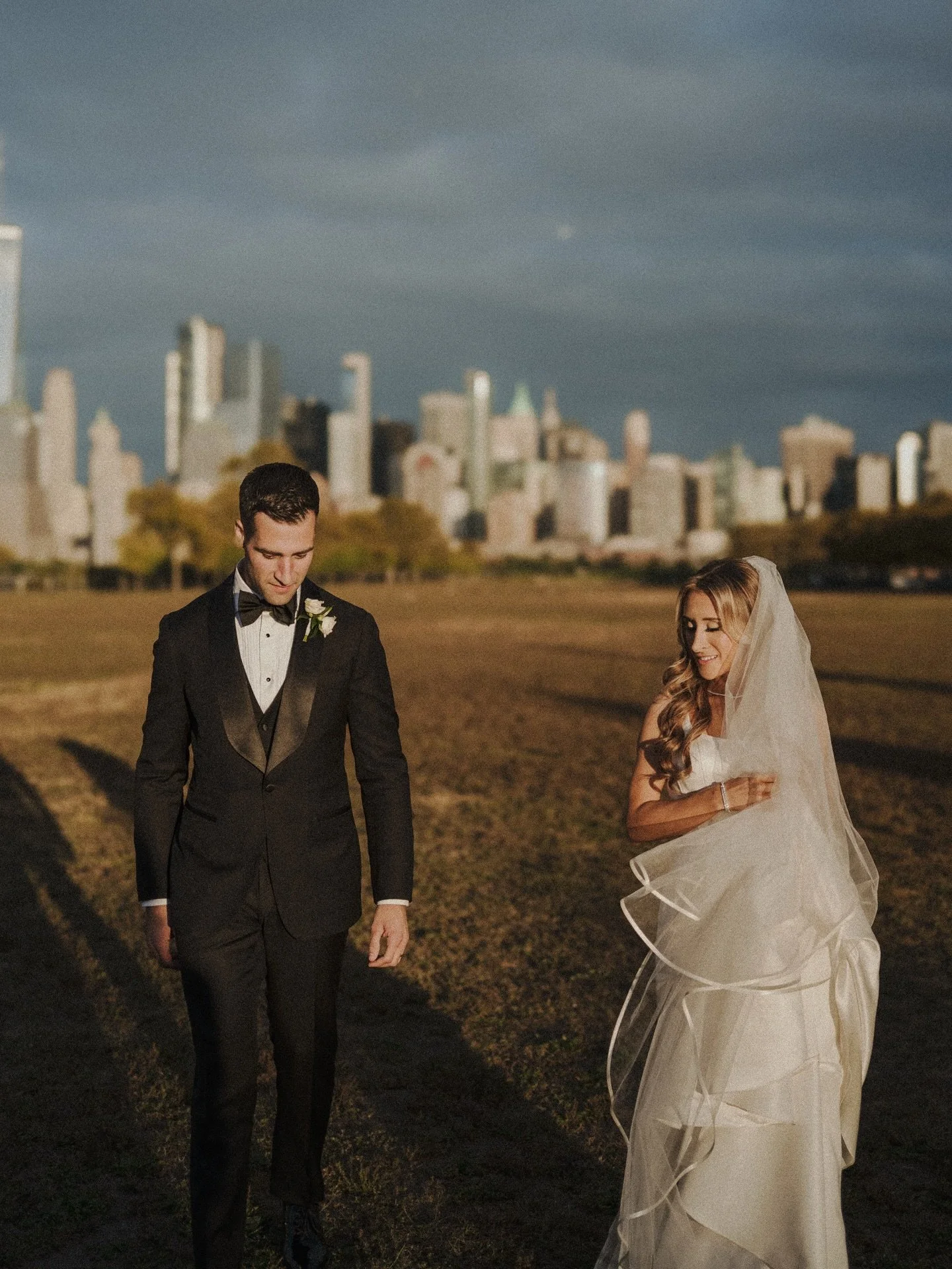 wedding snap walk over the sunset

#nycweddingphotographer #nycelopementphotographer #nycengagementphotographer
