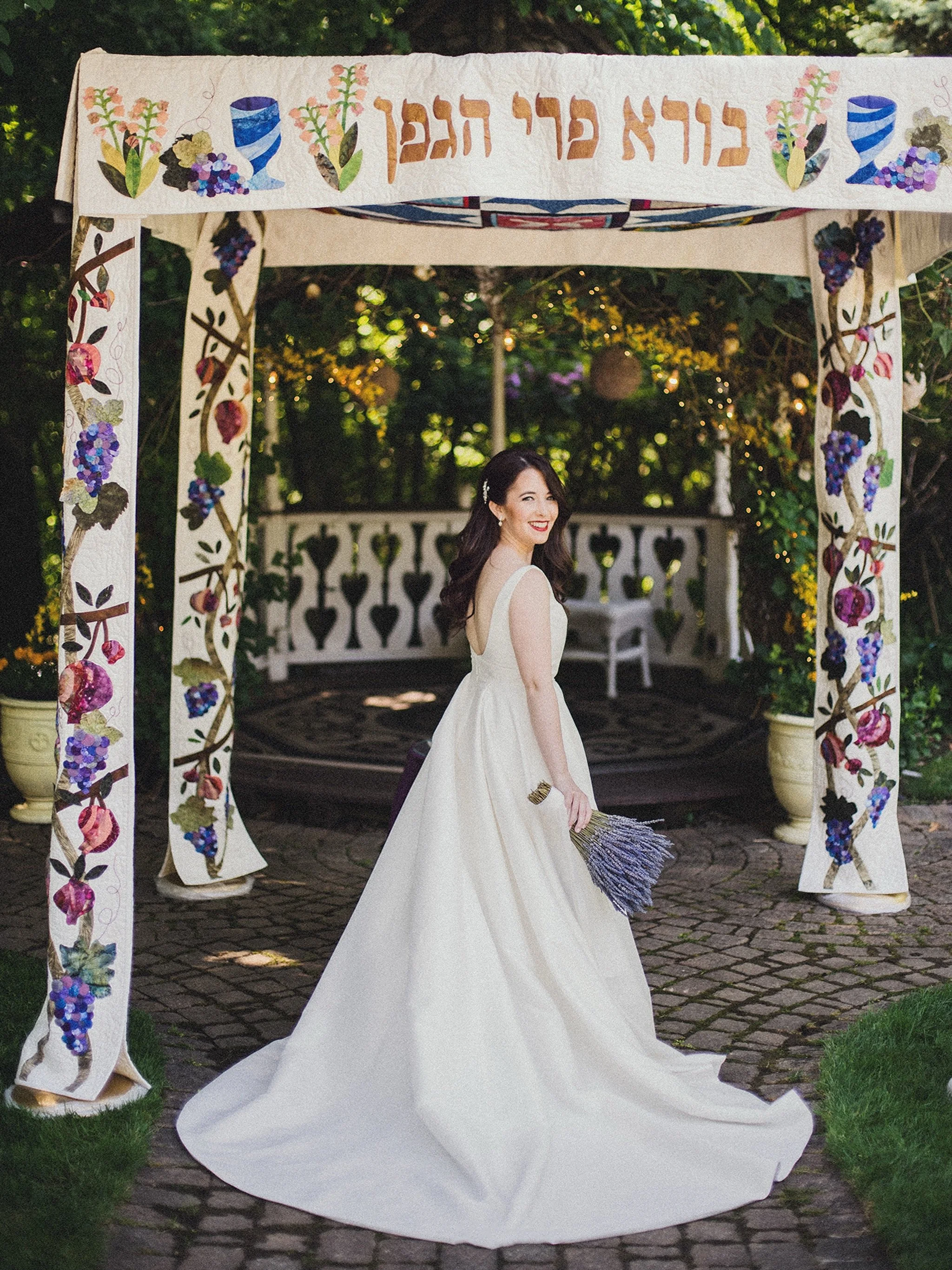 bride portrait by custom made artsy huppah

#nycweddingphotographer #brideportrait #weddingfashion