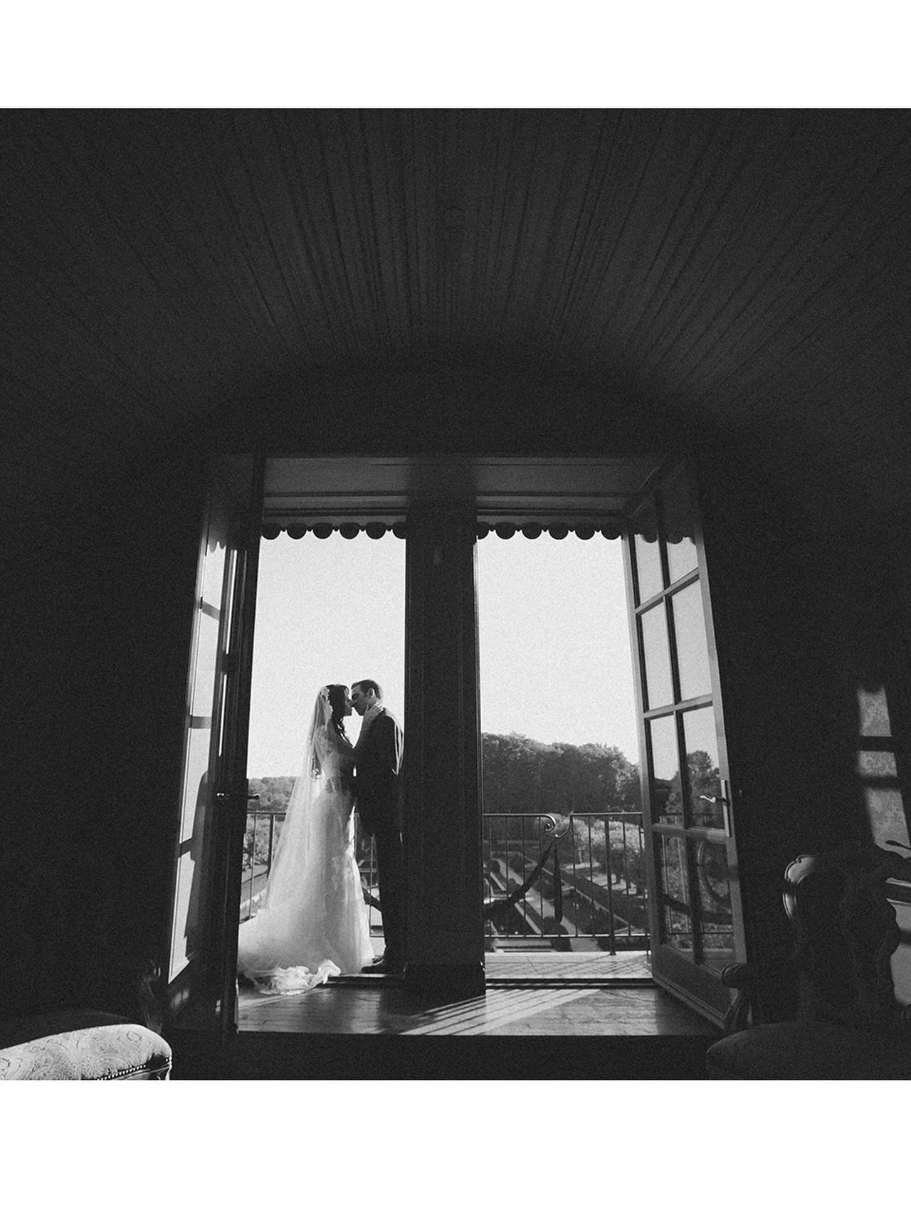 wedding snap fist look by the balcony

#nycweddingphotographer #nycengagementphotographer #nycelopementphotographer