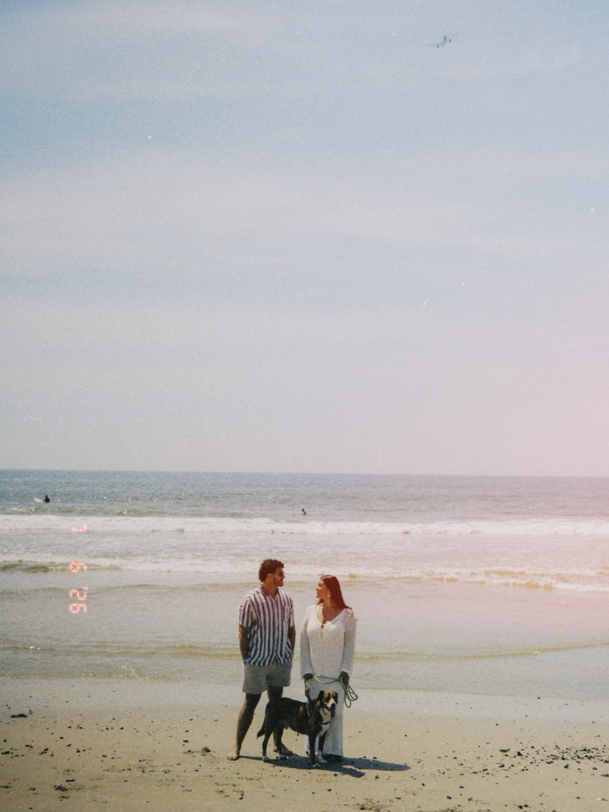 couple snap quiet moments by the summer long beach

#nycengagementphotographer #nycelopementphotographer #nycweddingphotographer