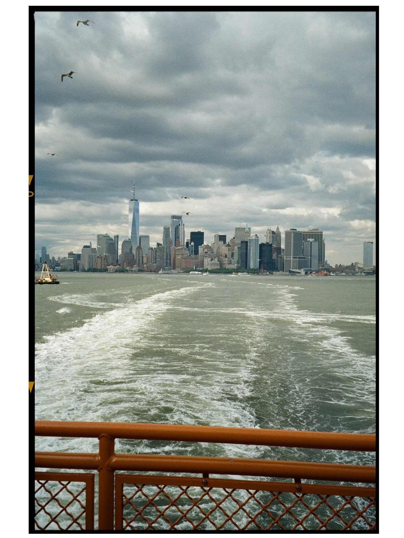 film snaps from staten island ferry

#filmphotographer #pentax17 #halfframe