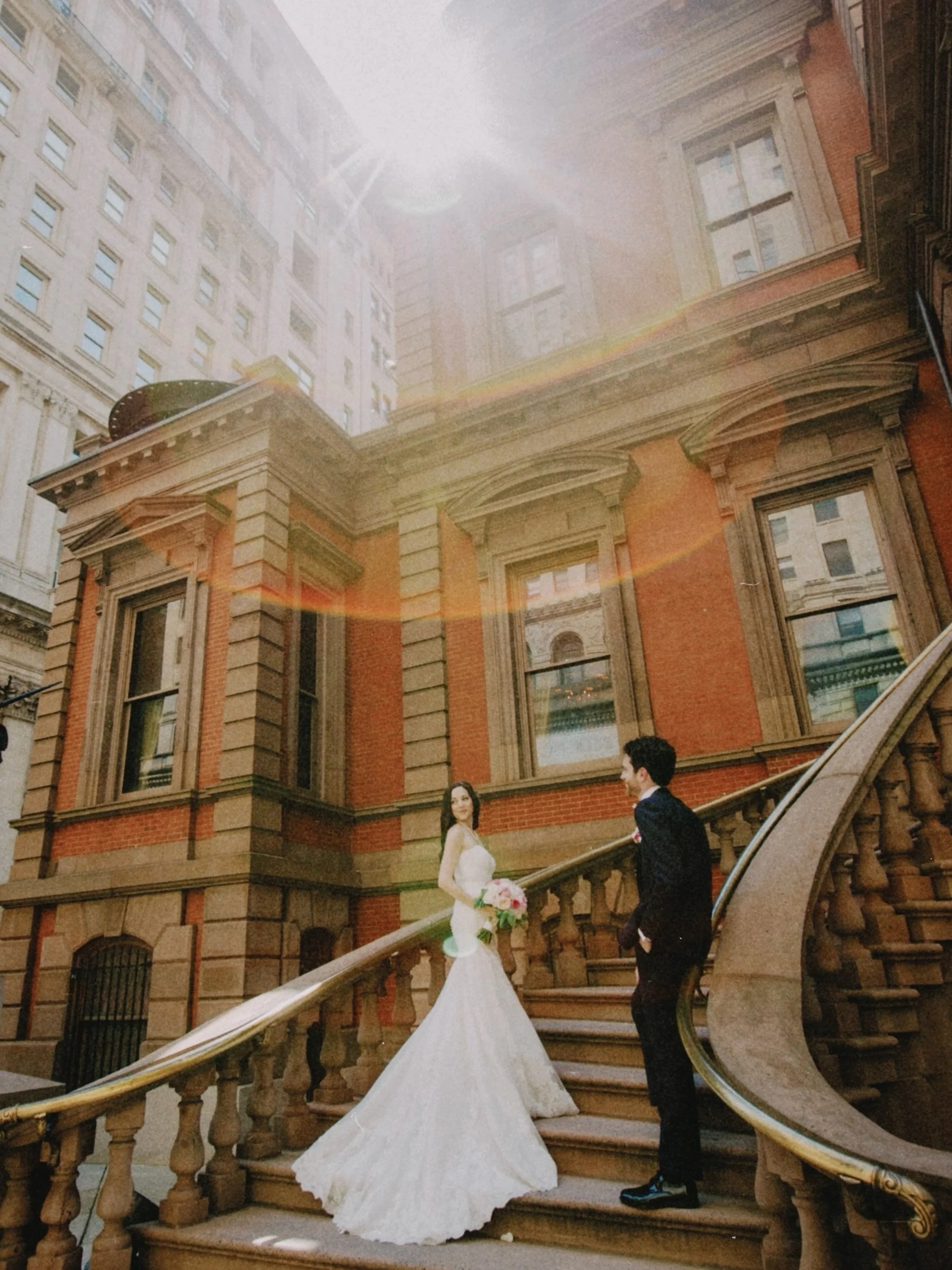 wedding snap &ldquo;caught in a sunlit daydream&rdquo;

#nycweddingphotographer #nycengagementphotographer #nycelopementphotographer