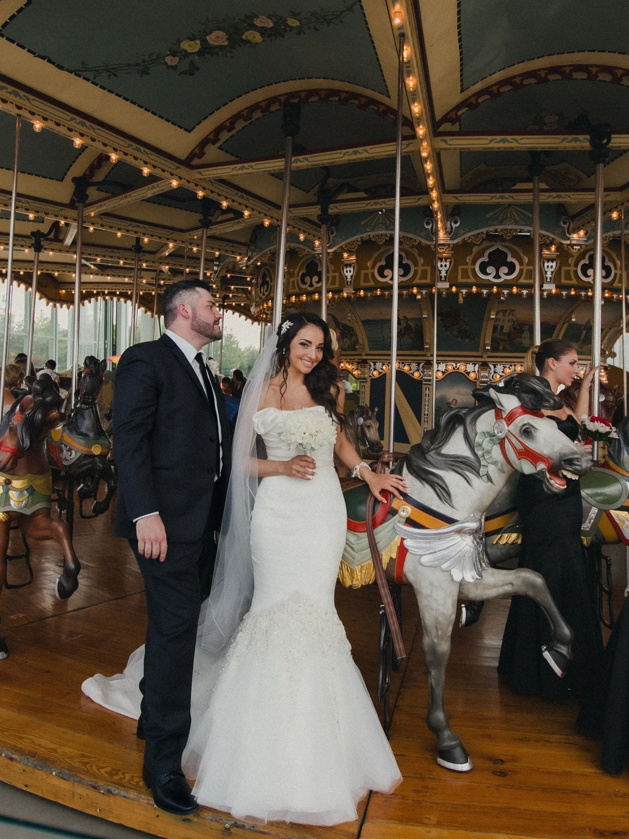 round &amp; round janes carrosel

#nycweddingphotographer #brooklynweddingphotographer #nycelopementphotographer