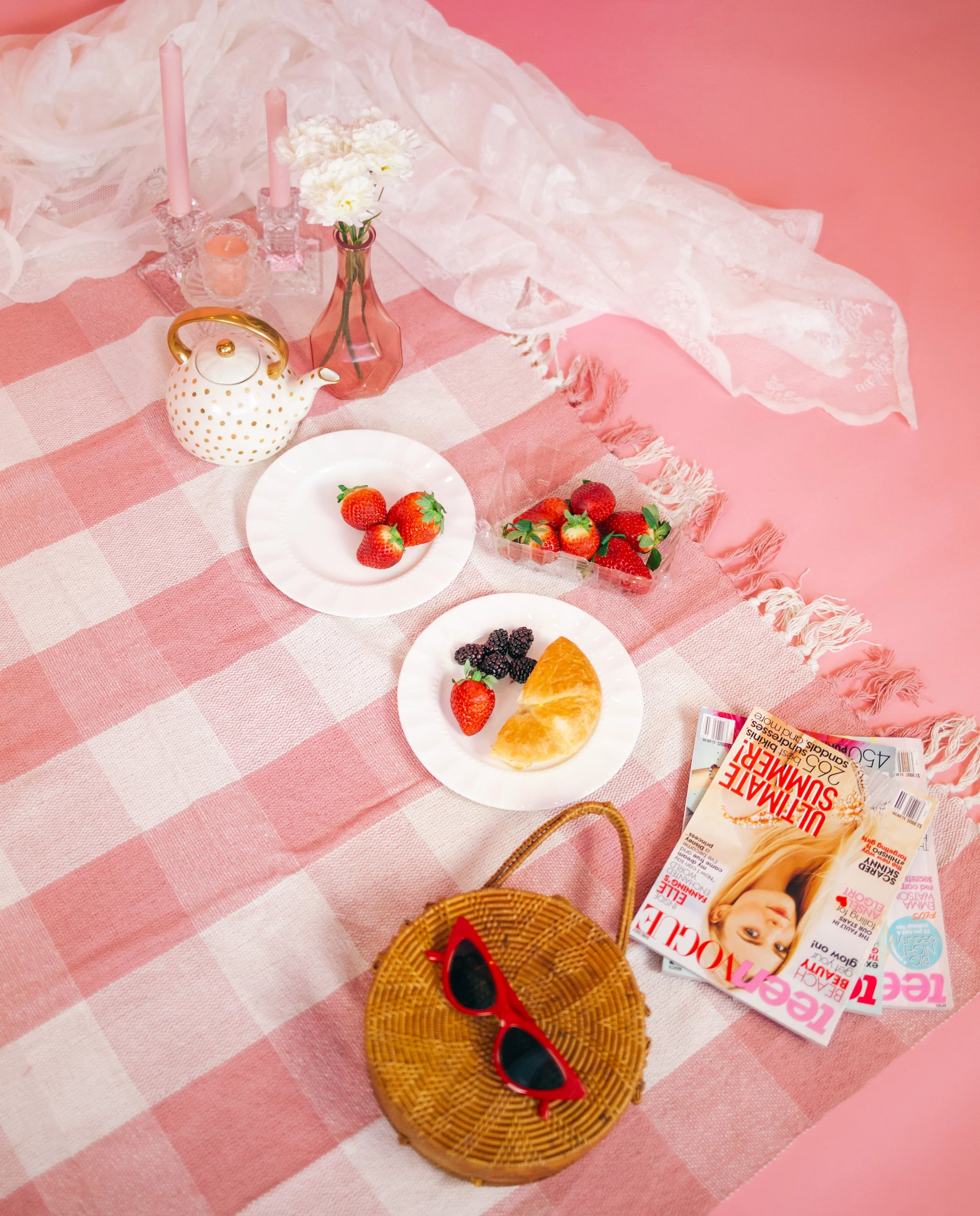 5 MUST-HAVES FOR A SPRING PICNIC