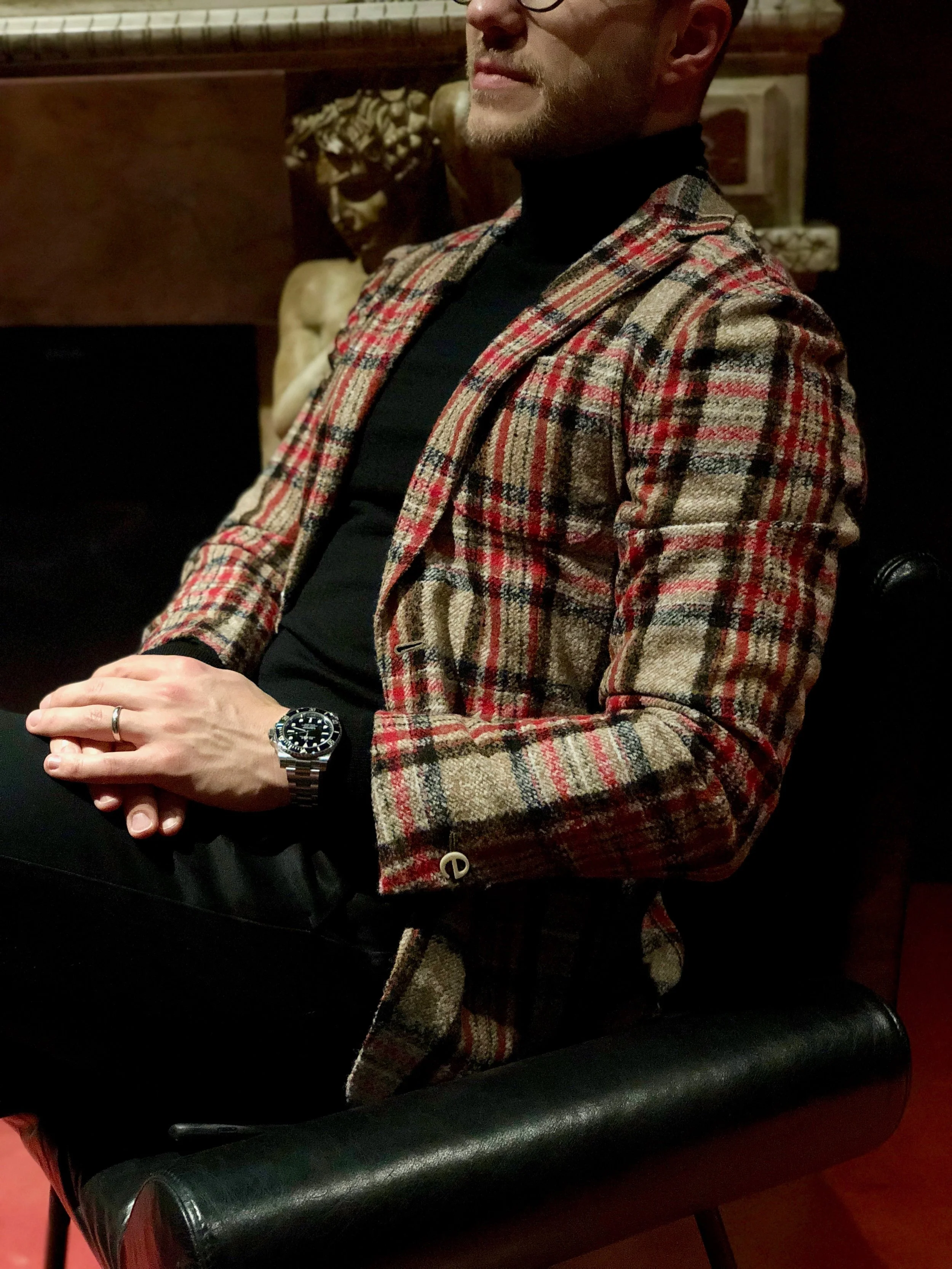 Sitting comfortably for late night drinks, Rolex Submariner nicely accessorizing the outfit. Photo credit: @LucaMontini