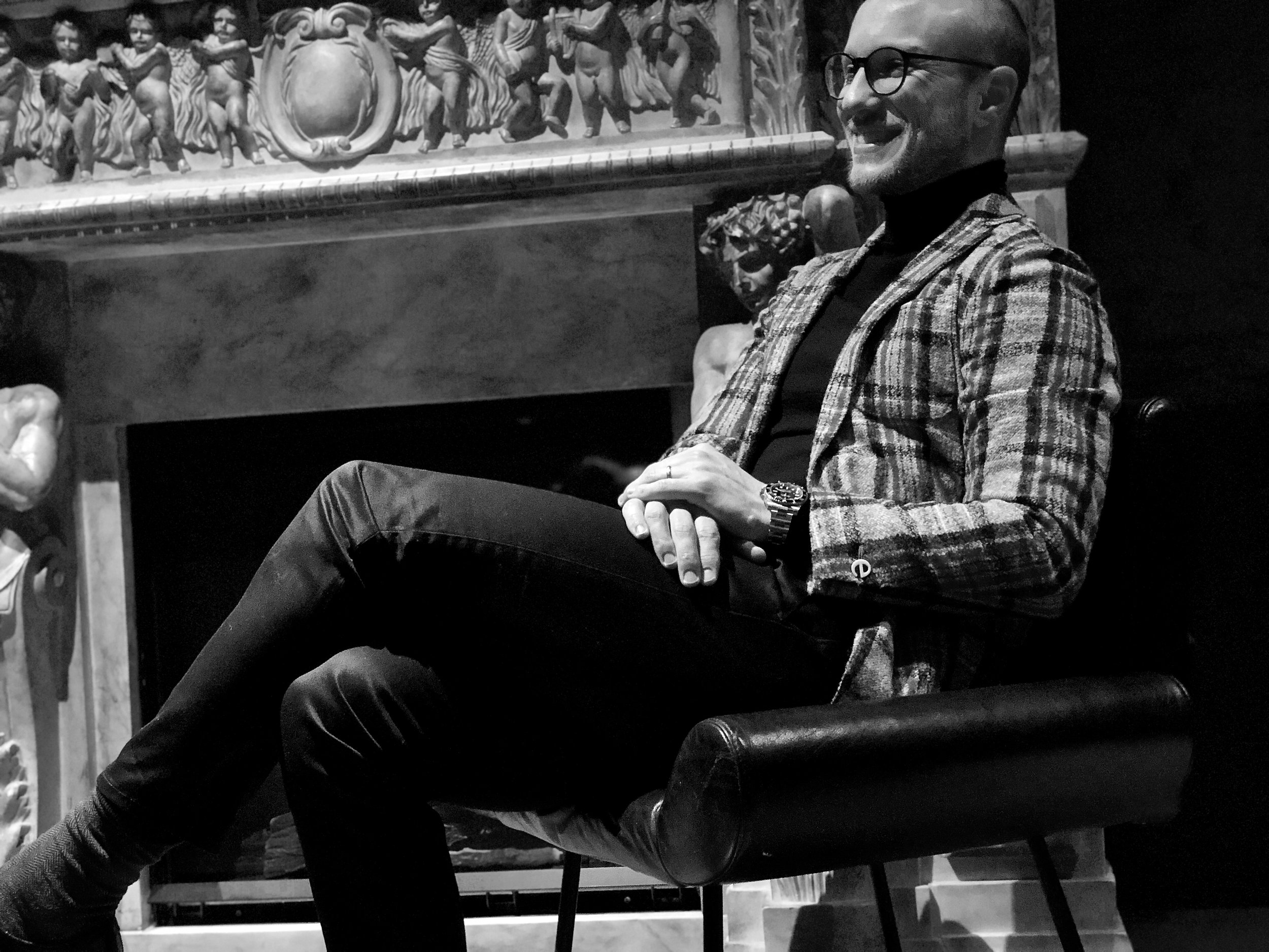 Sitting by the fire on a winter night wearing a well-tailored blazer and a soft merinos turtle neck: what else? Phot Credit: @LucaMontini
