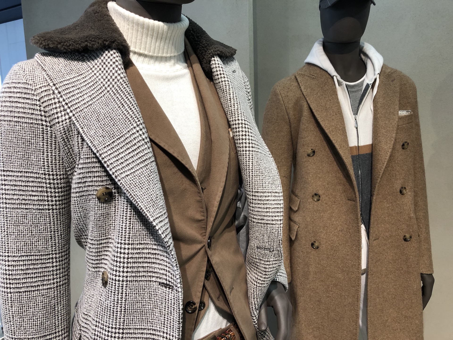 White and beige looks suggestion for FW19, so classy. Photo credit: @LucaMontini