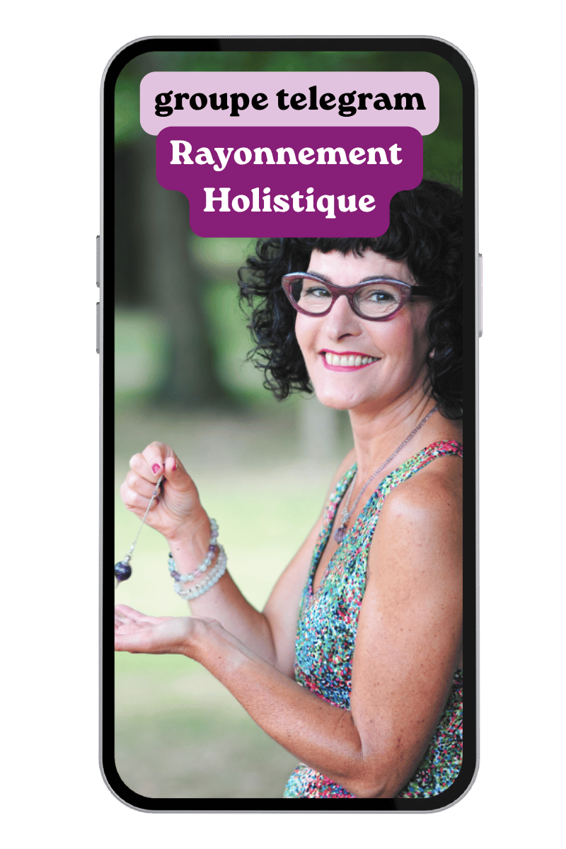 Capture d'écran d'un smartphone montrant une femme souriante portant des lunettes, tenant un pendule, avec un fond flou de nature. Le texte sur l'image mentionne un groupe Telegram sur le rayonnement holistique.