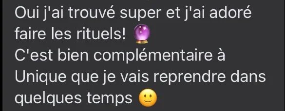 Message en français exprimant avoir trouvé et adoré faire des rituels, qu'il s'agit d'une activité complémentaire qu'il reprendra prochainement, avec un emoji de boule de cristal et un smiley.