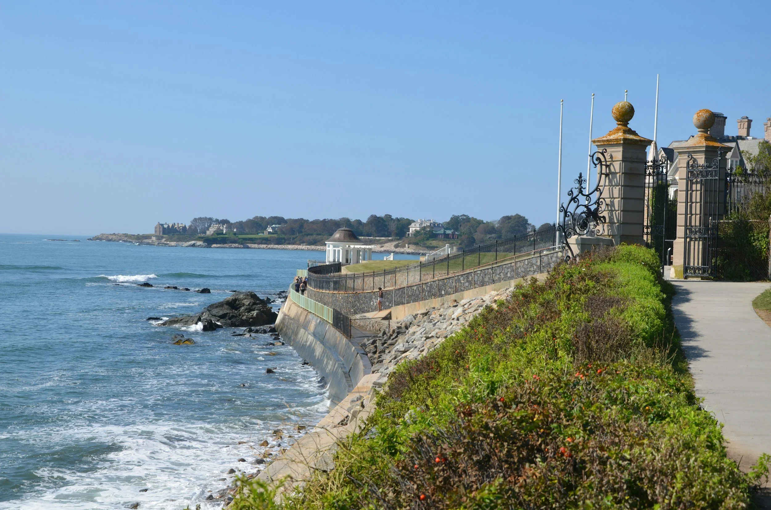 Newport Cliff Walk along the ocean with mansion gates