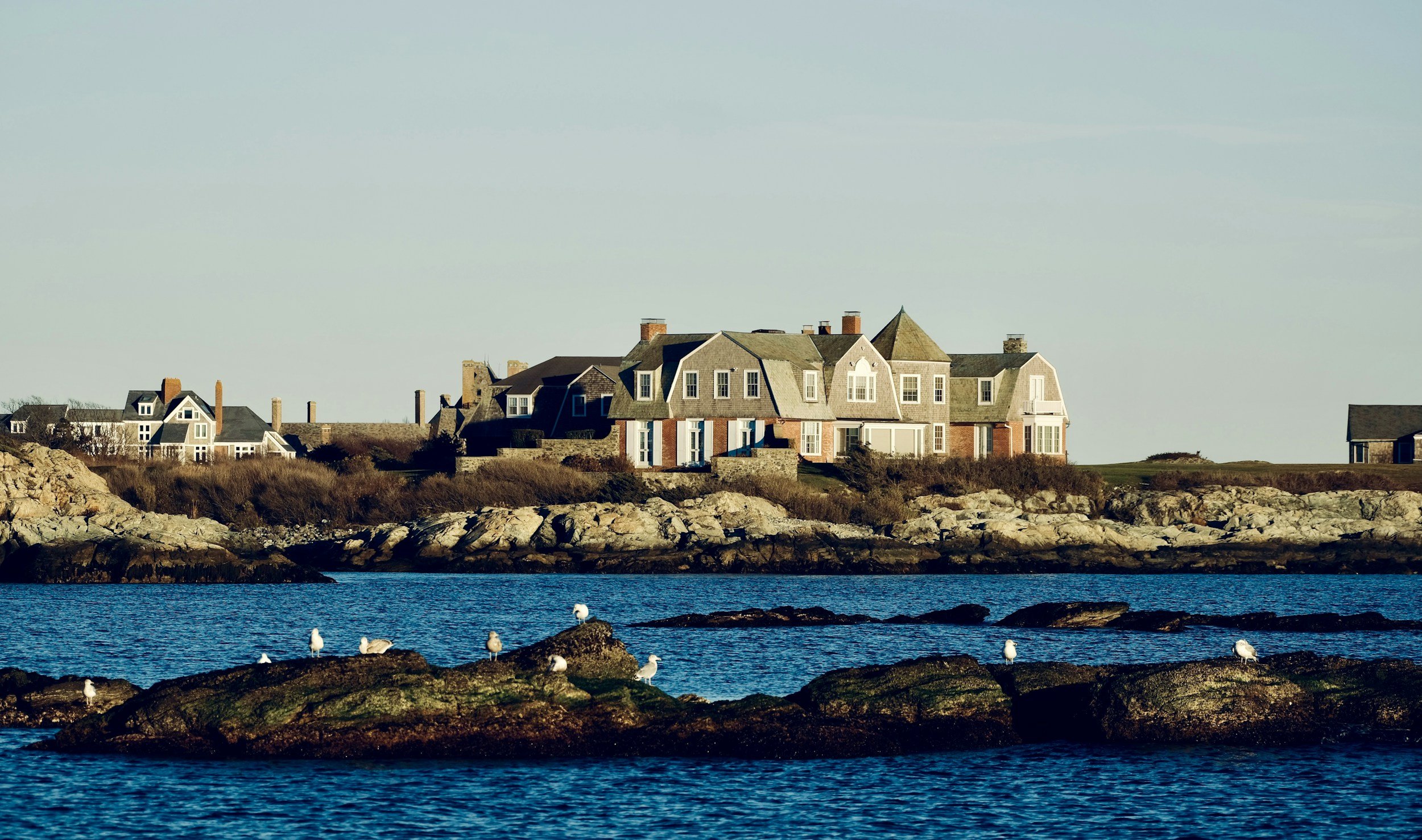 🍂 Fall in Newport, RI 2026: Festivals, Foliage &amp; Things to Do Near Pelham Court Hotel