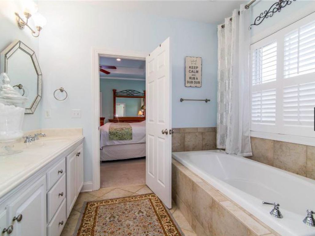 Master bath right tub.jpg