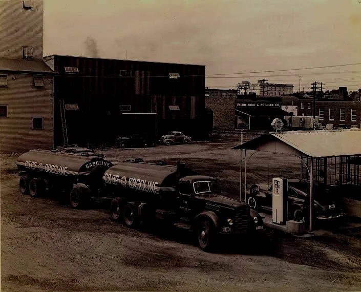 68d1ec76b20366691ce89b4819a5b561--vintage-trucks-old-trucks.jpg