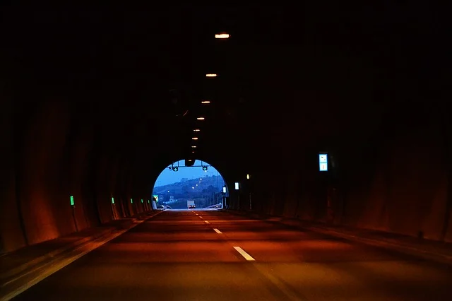 tunnel-1484554_640.jpg