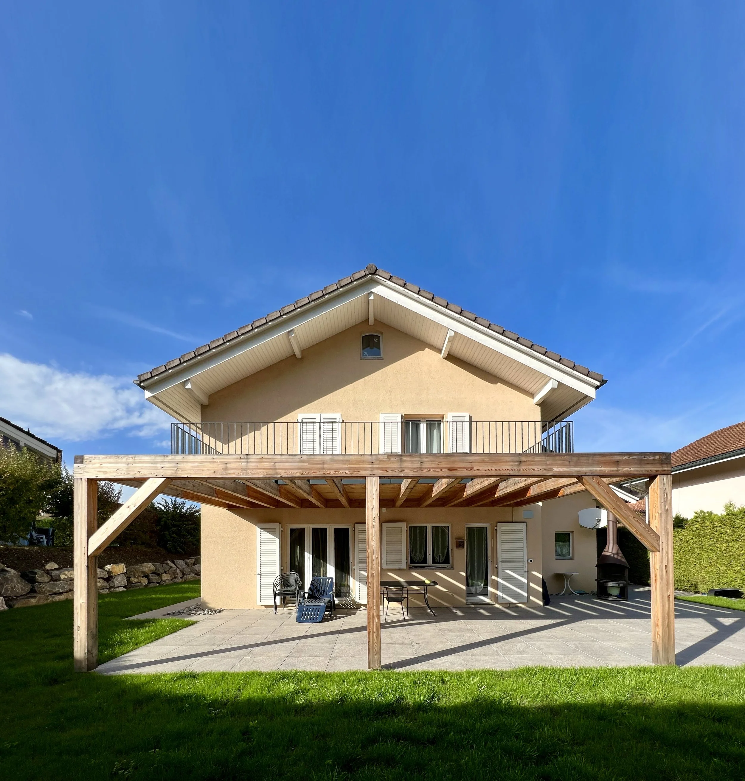 EXTÉRIEURS POUR GINA