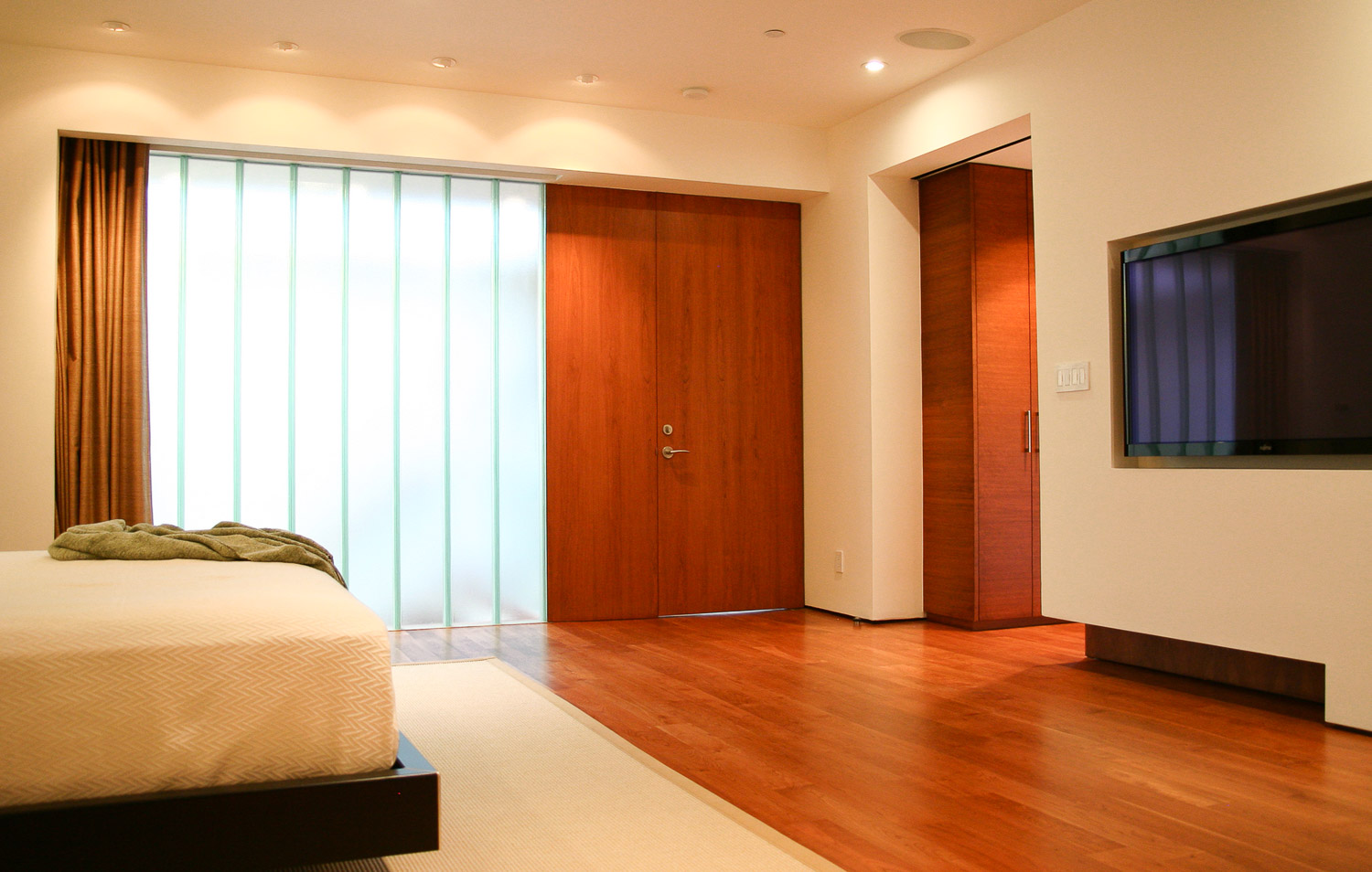 miller-011-bedrm-to-hall_WEB.jpg
